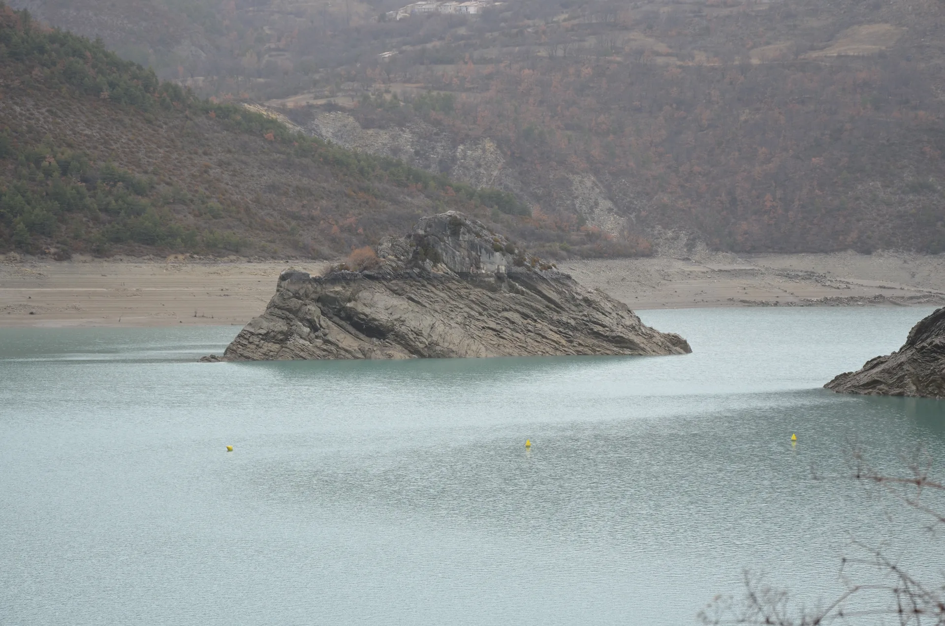 Baie du Tournon à Saint-Julien-du-Verdon — À 2,8 km du lac