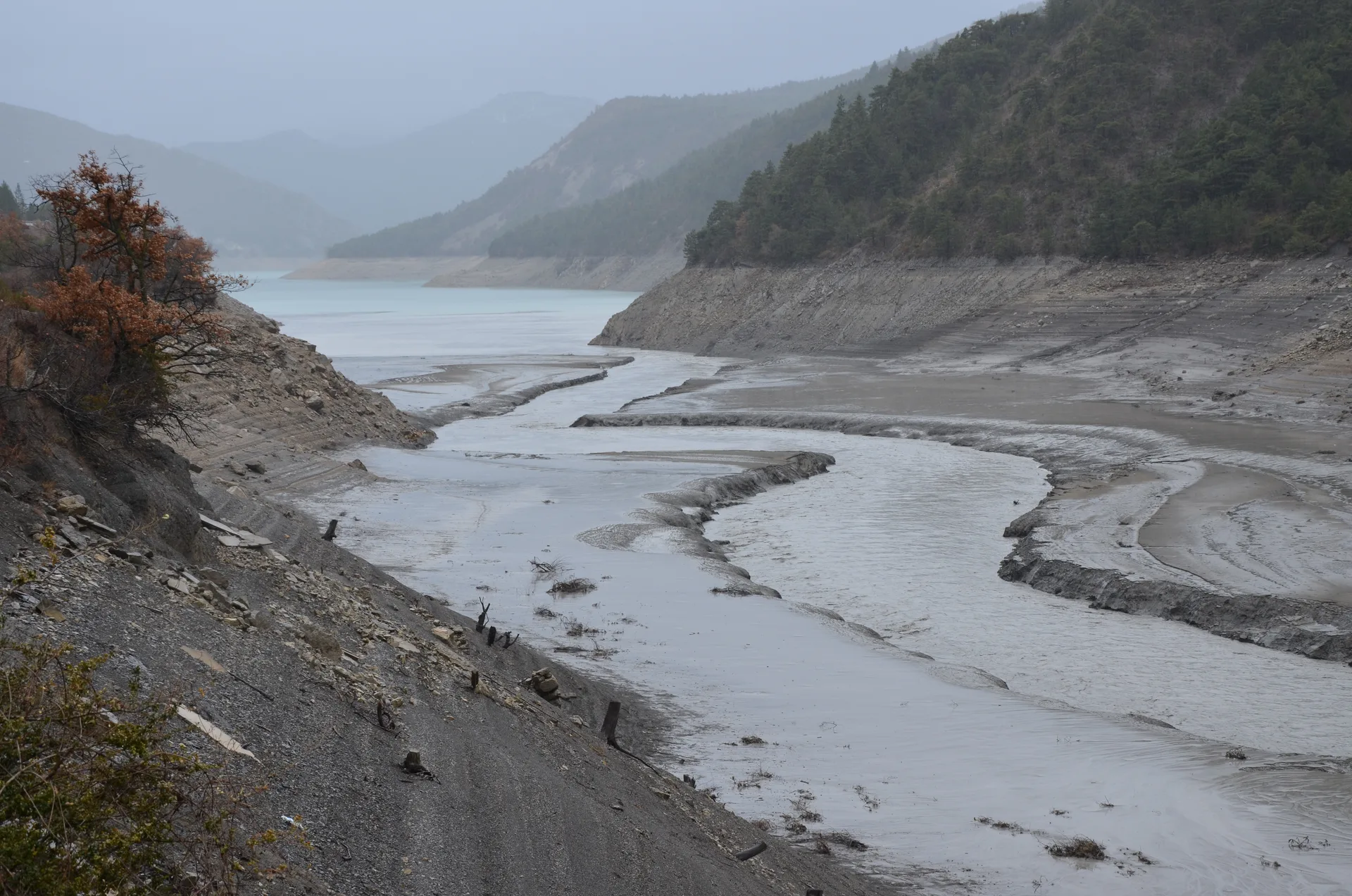 Baie du Tournon à Saint-Julien-du-Verdon — À 2,8 km du lac