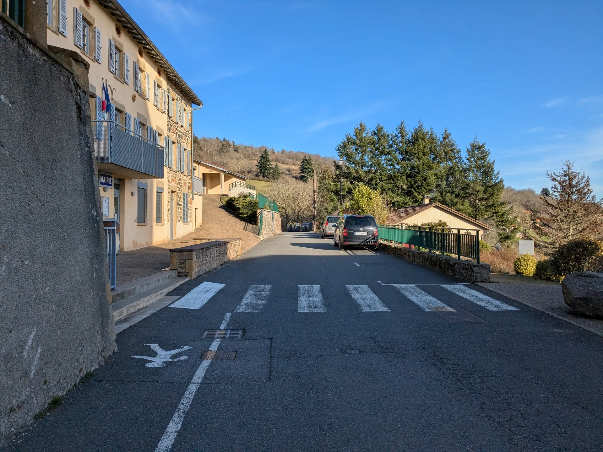 Barrage de Berthier à Saint-Marcel-l'Éclairé — À 1,2 km du lac