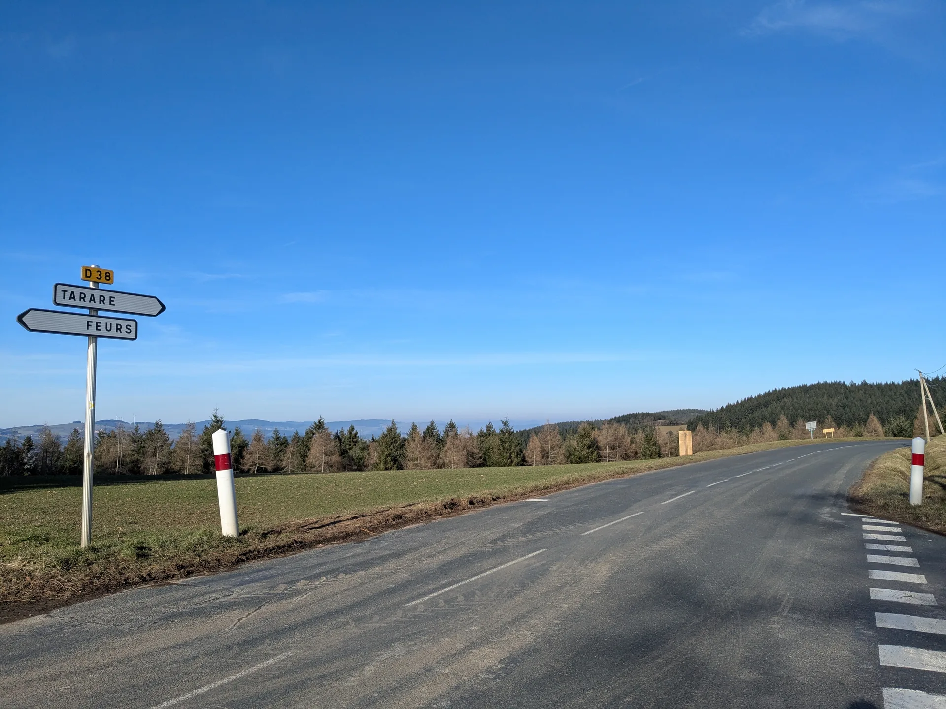 Barrage de Berthier à Saint-Marcel-l'Éclairé — À 1,1 km du lac