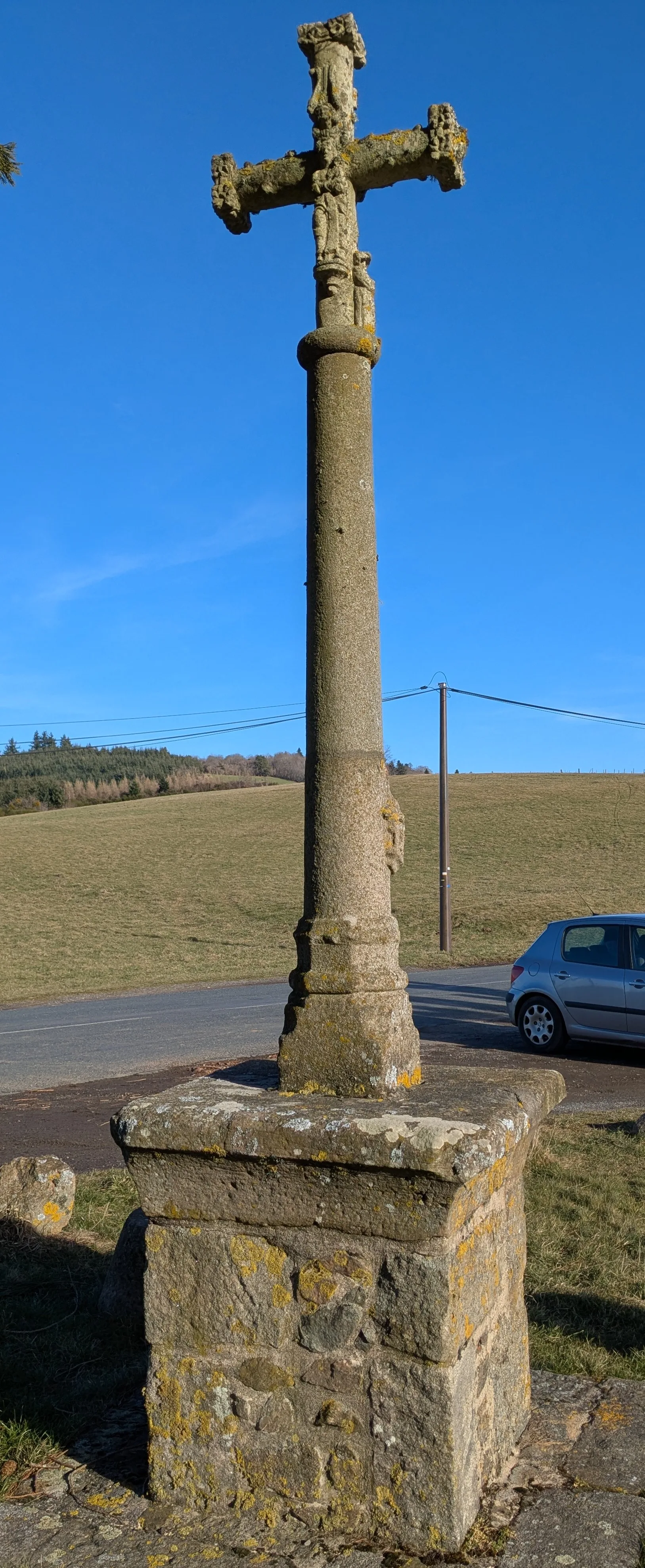 Barrage de Berthier à Saint-Marcel-l'Éclairé — À 1,1 km du lac