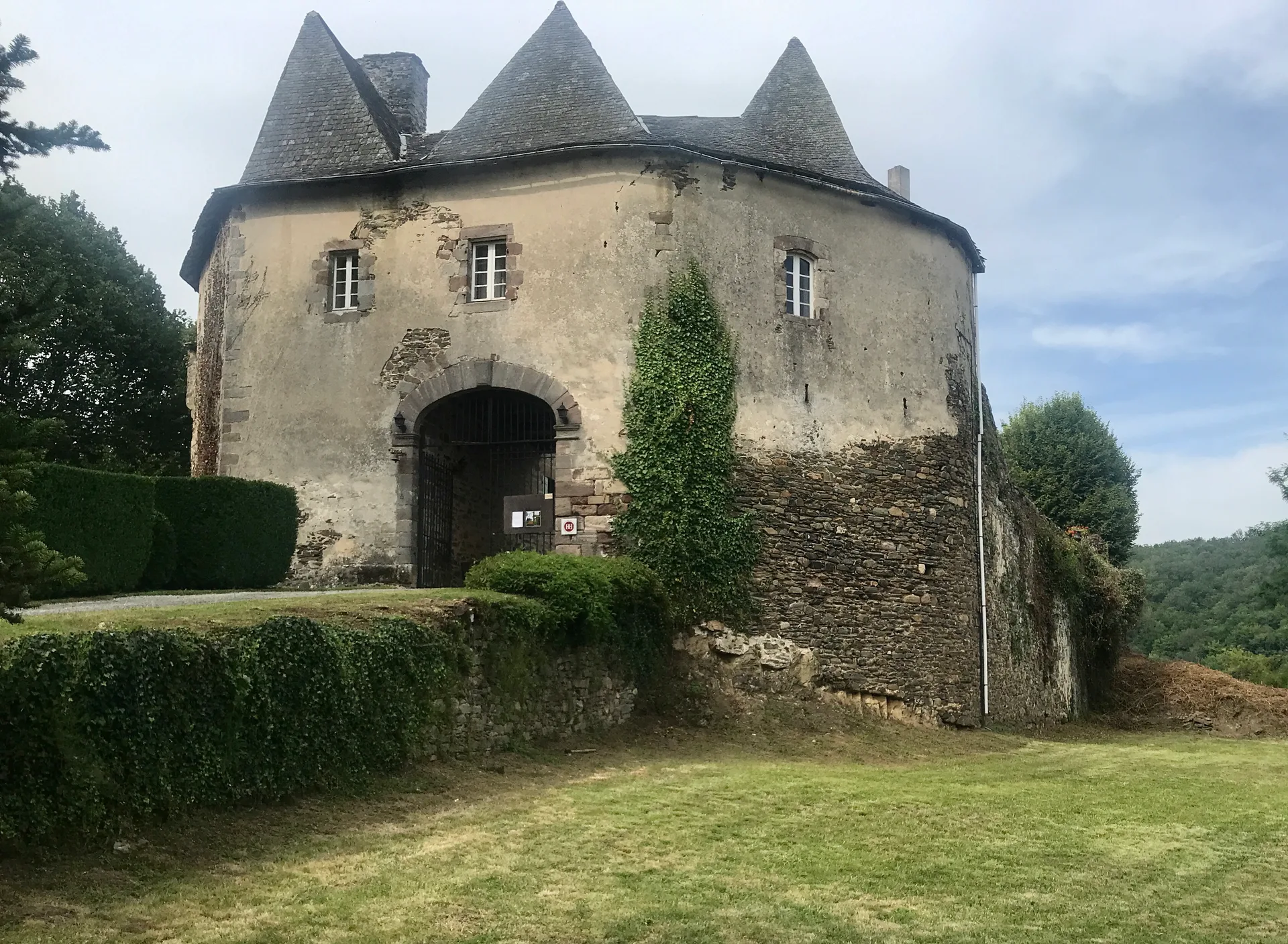 Barrage de Biard à Orgnac-sur-Vézère — Sur le lac