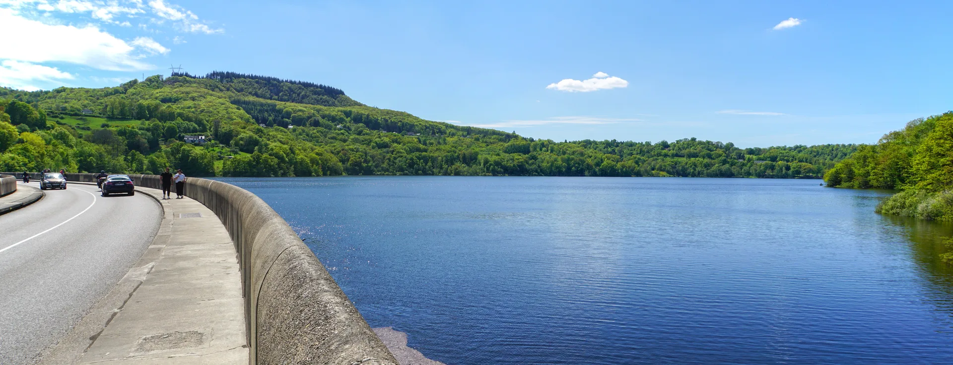Barrage de Bort les Orgues à Bort-les-Orgues — Sur le lac