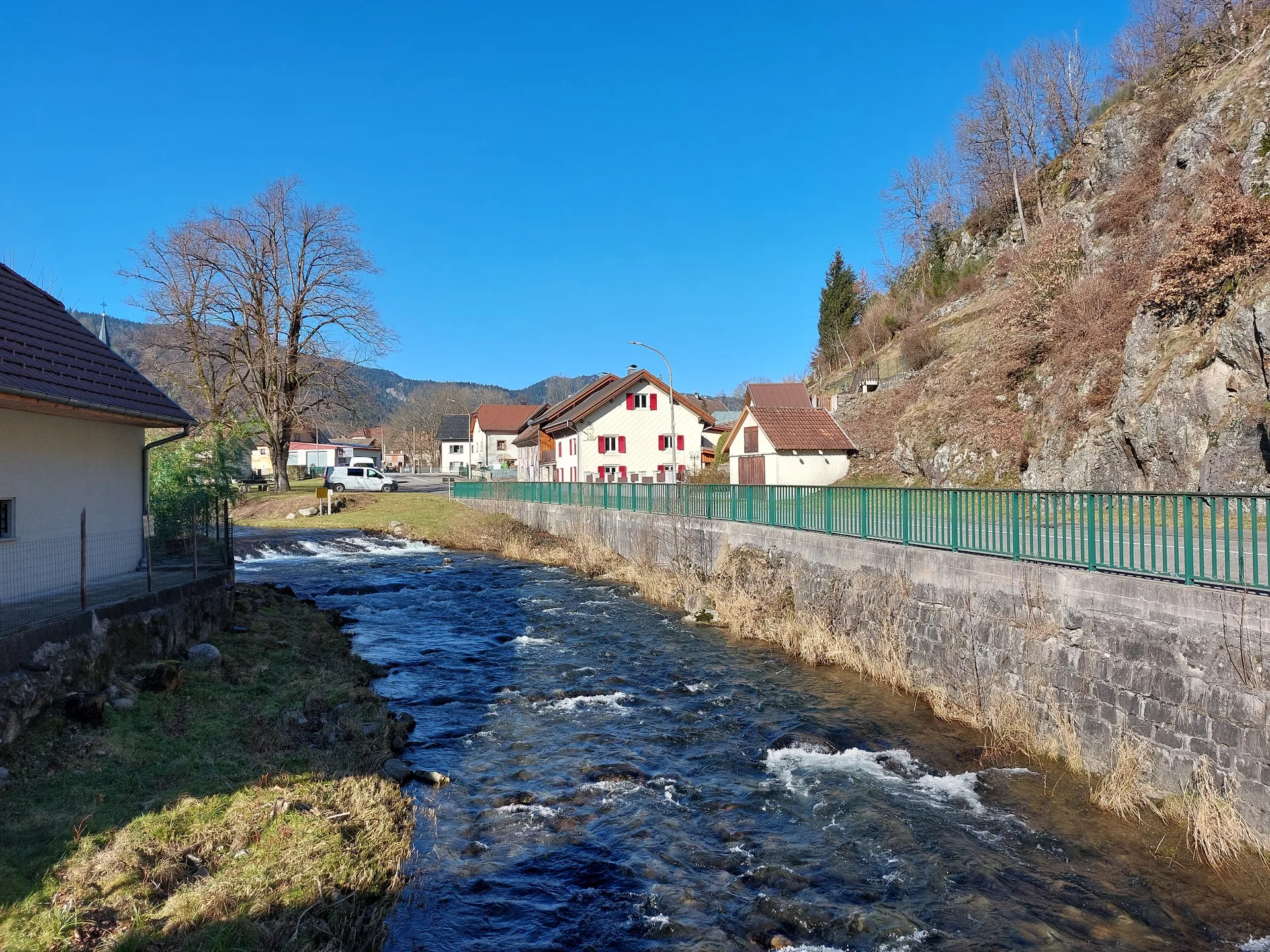 Barrage de Kruth Wildenstein à Kruth — À 2,3 km du lac