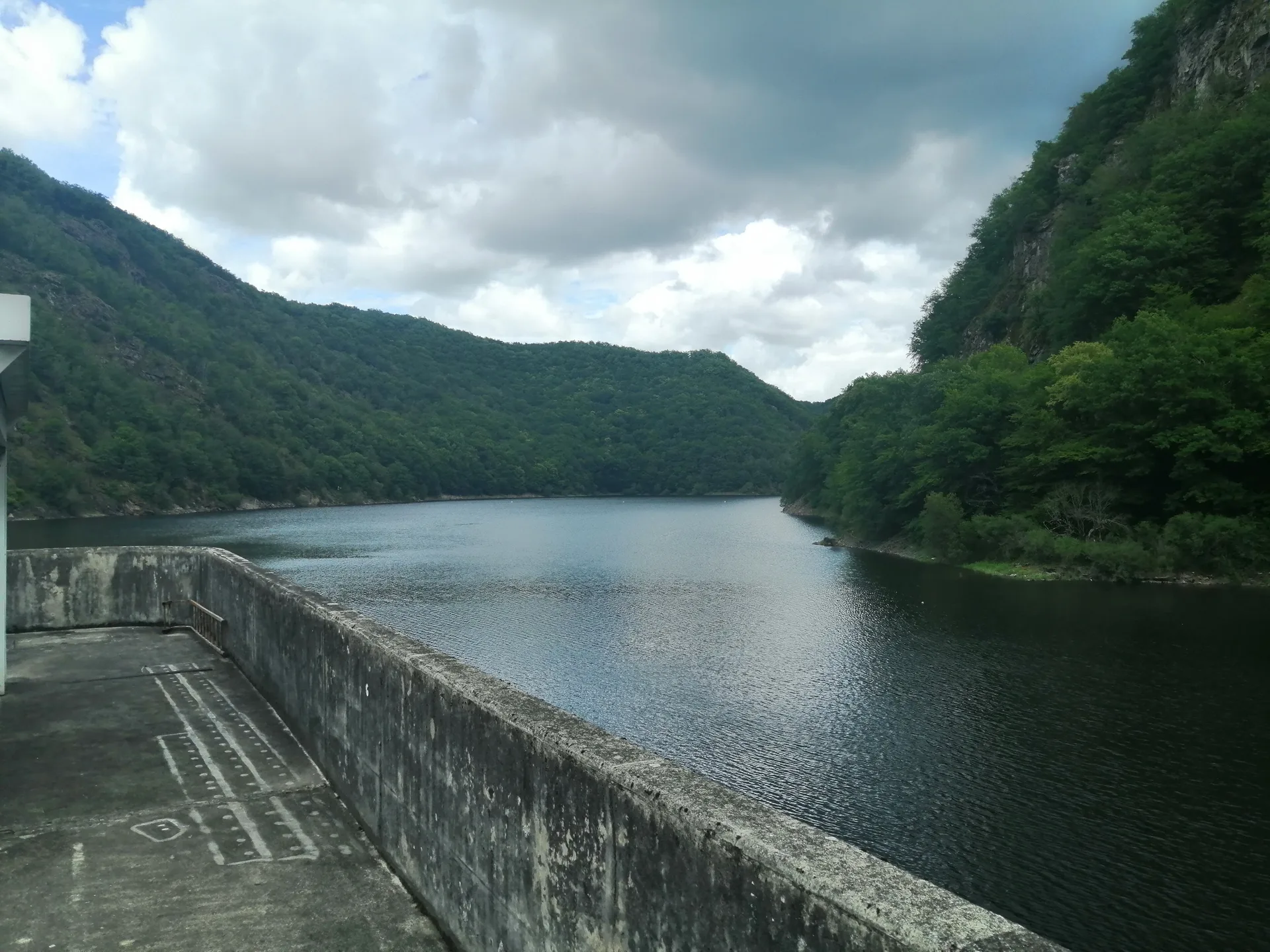 Barrage de L aigle à Chalvignac — Sur le lac