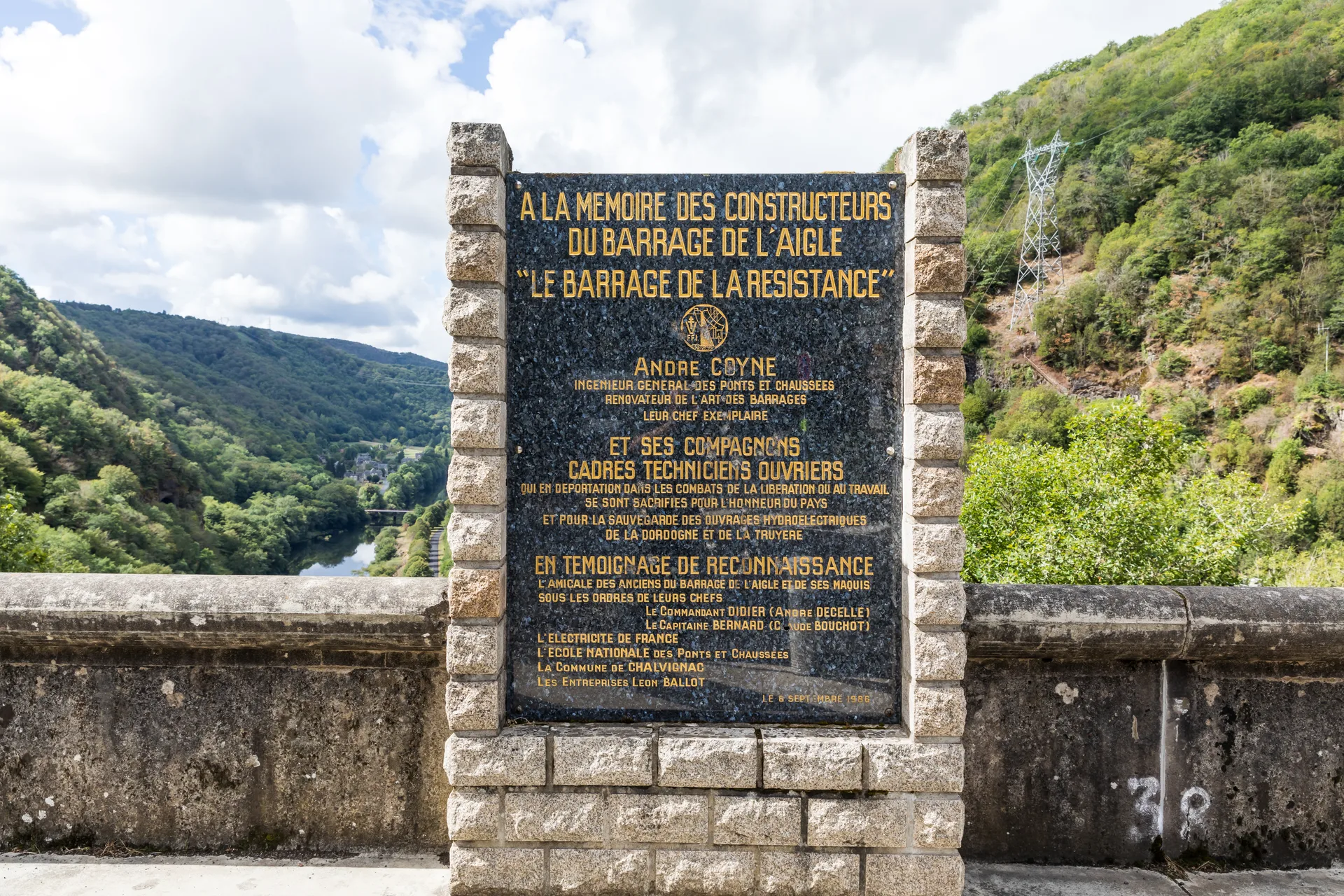 Barrage de L aigle à Chalvignac — Sur le lac