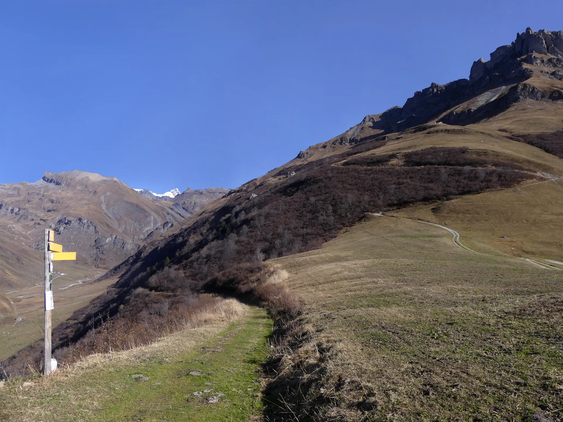 Barrage de la Gittaz à Beaufort — À 768 m du lac
