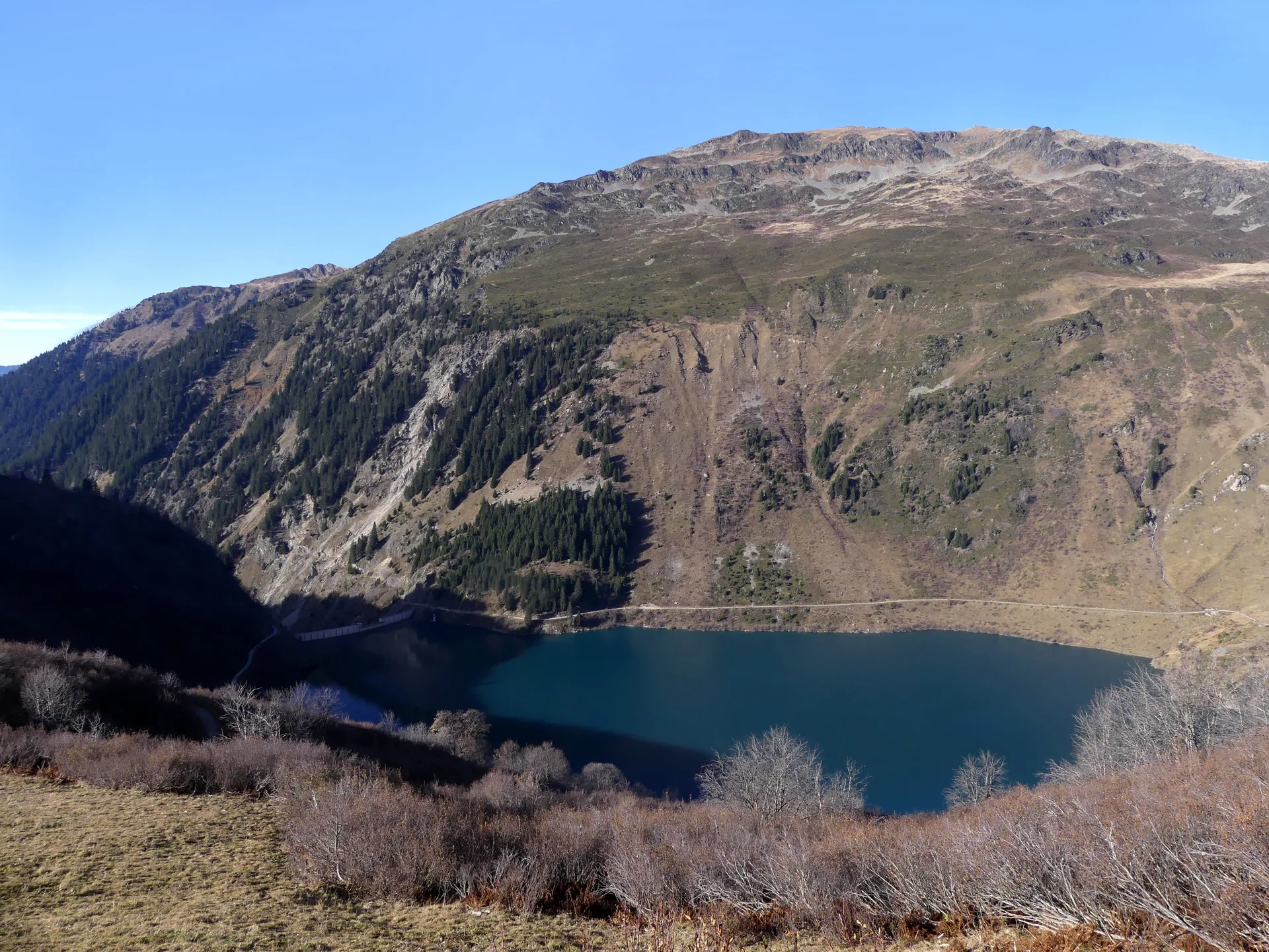 Barrage de la Gittaz à Beaufort — À 1,1 km du lac