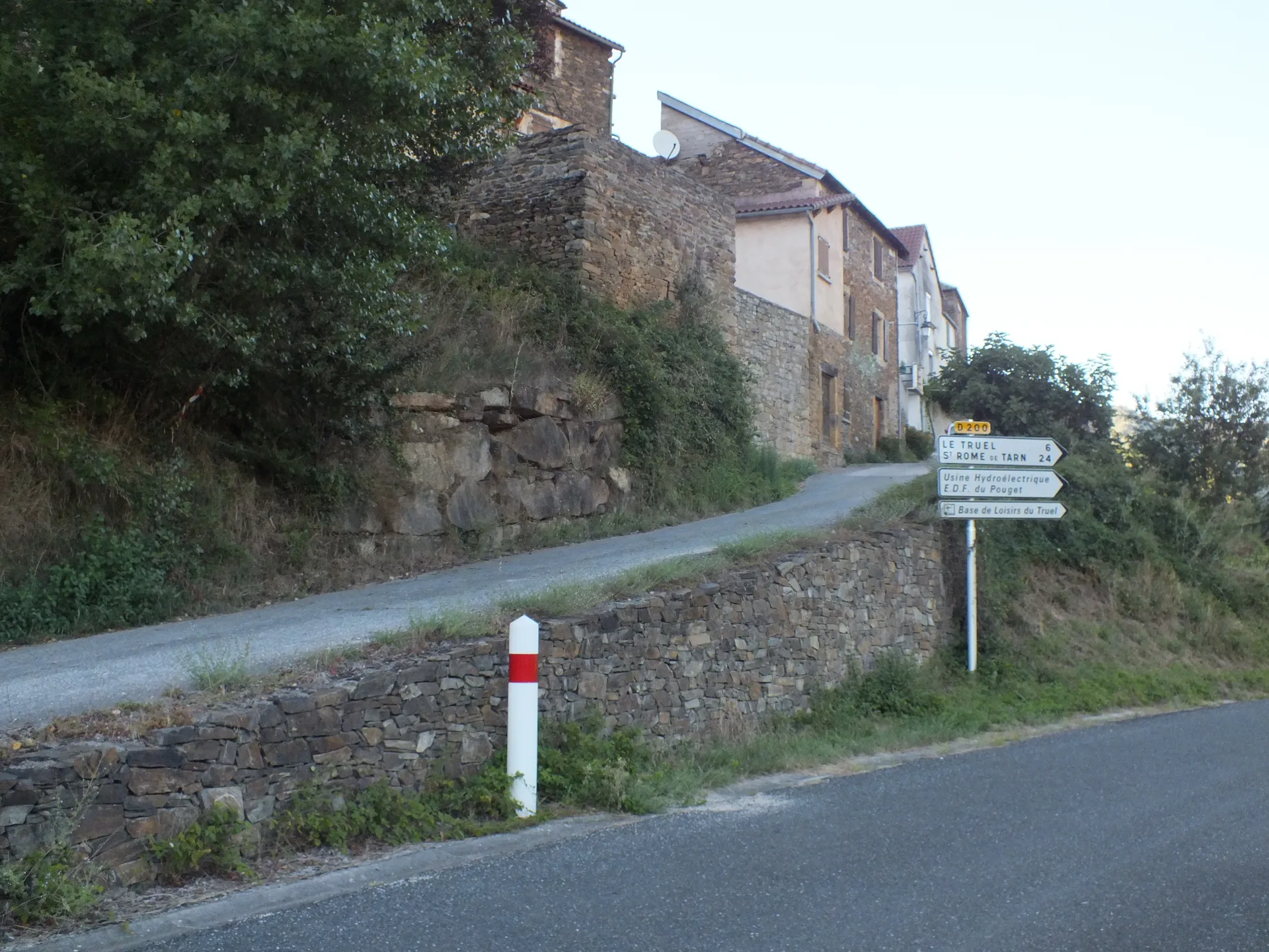 Barrage de la Jourdanie à Broquiès — Sur le lac