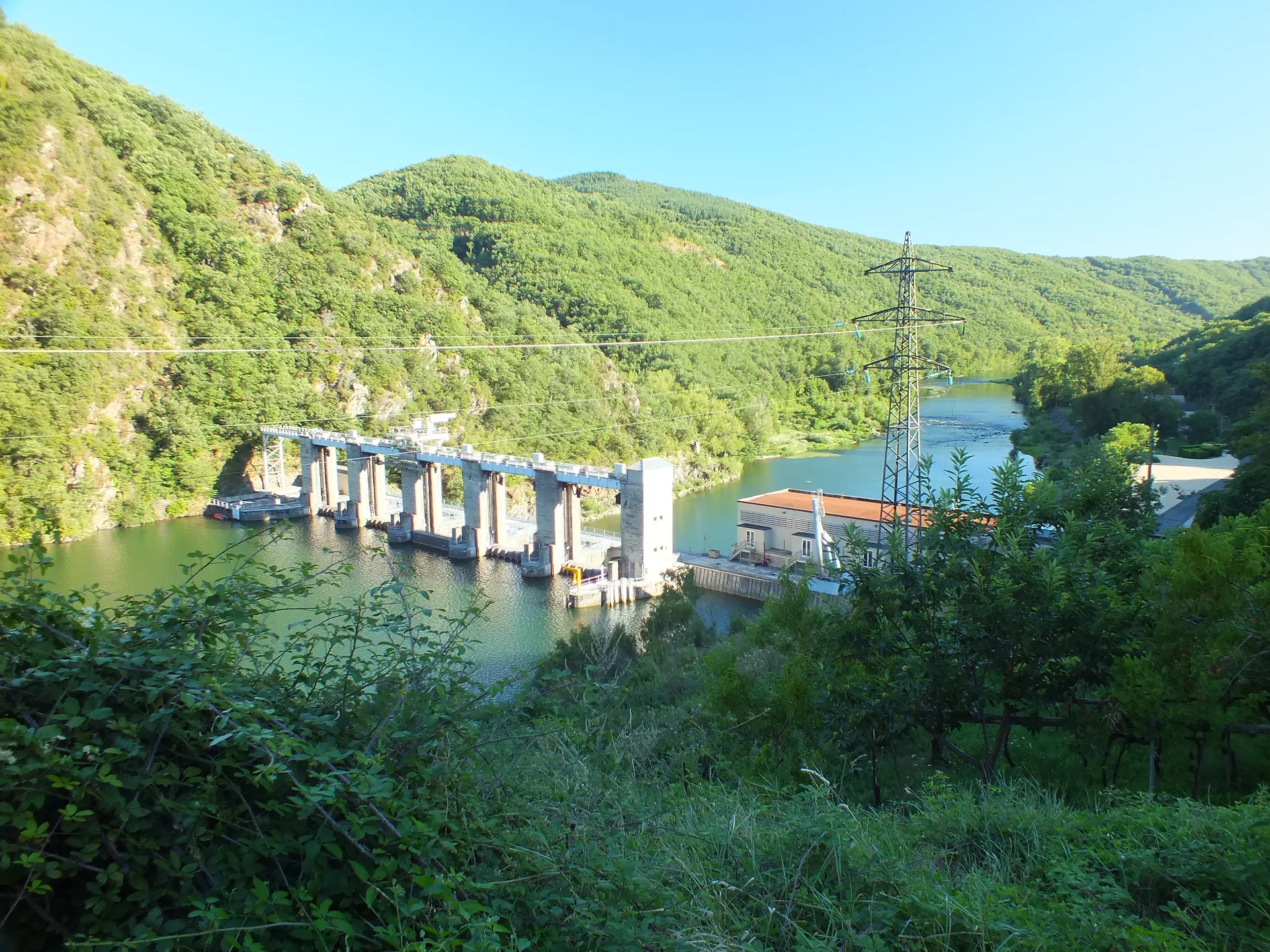 Barrage de la Jourdanie à Broquiès — Sur le lac