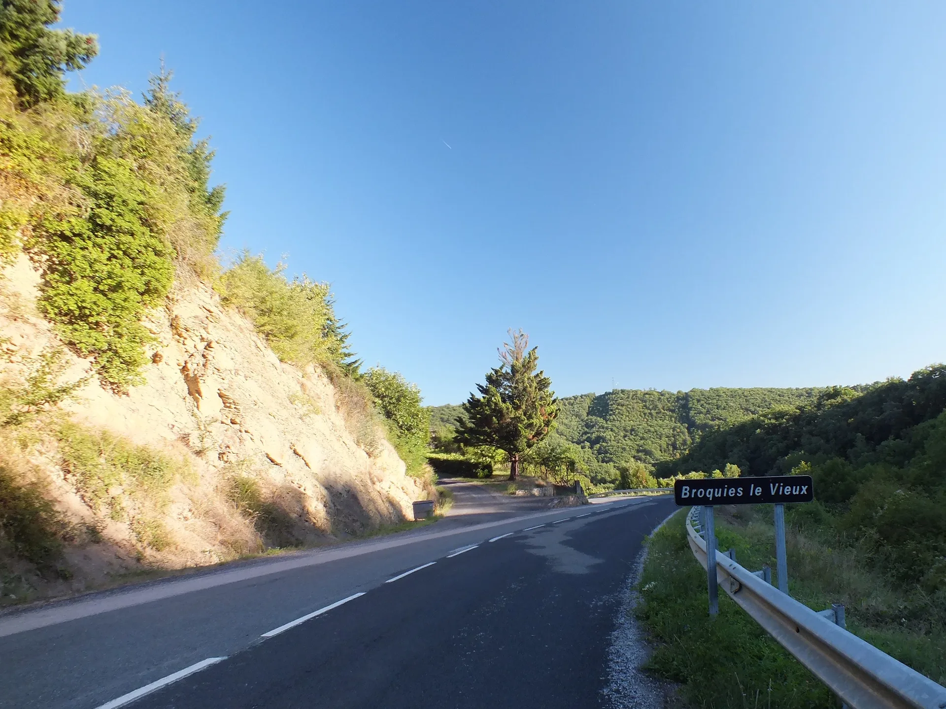 Barrage de la Jourdanie à Broquiès — À 1,5 km du lac