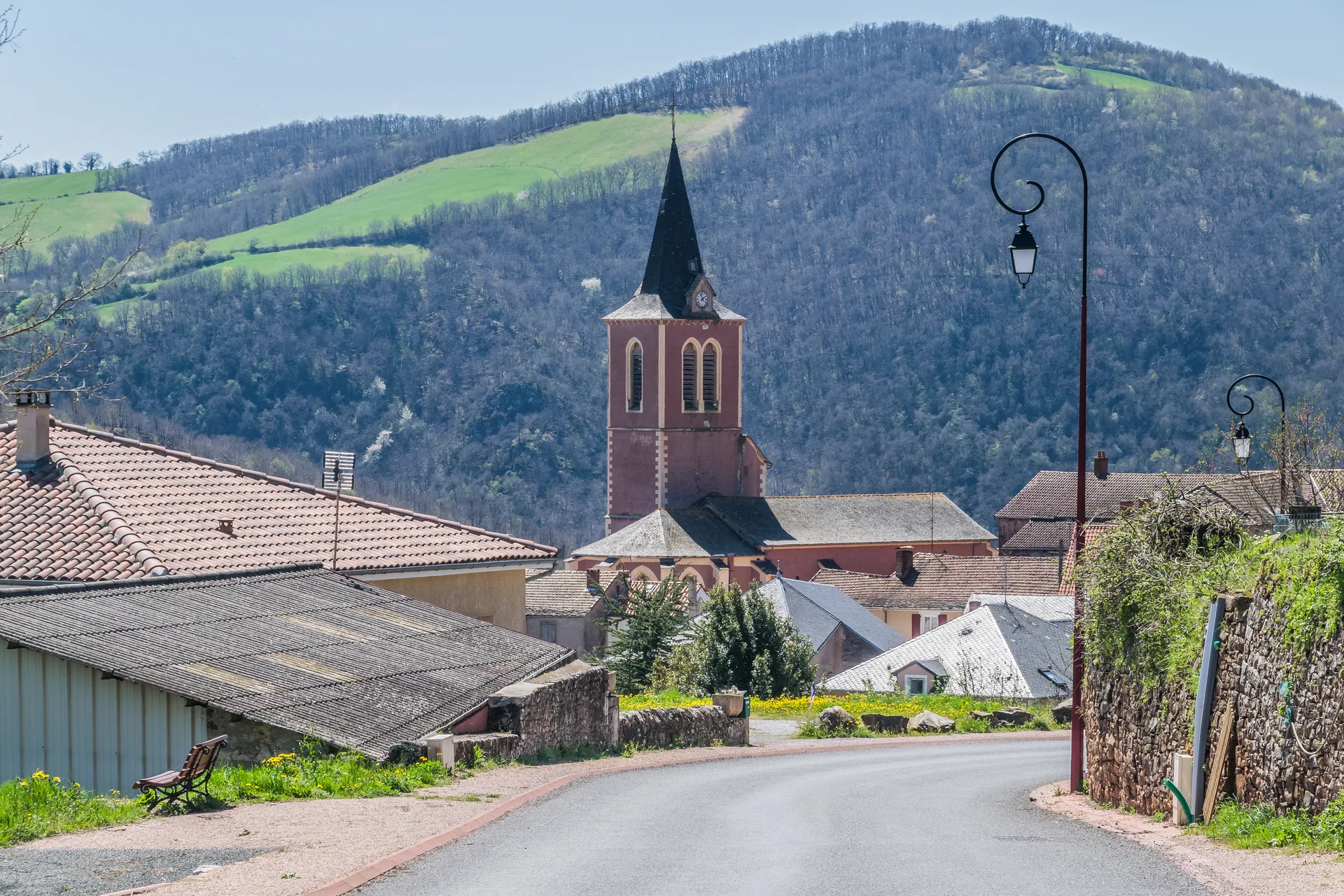 Barrage de la Jourdanie à Broquiès — À 1,7 km du lac