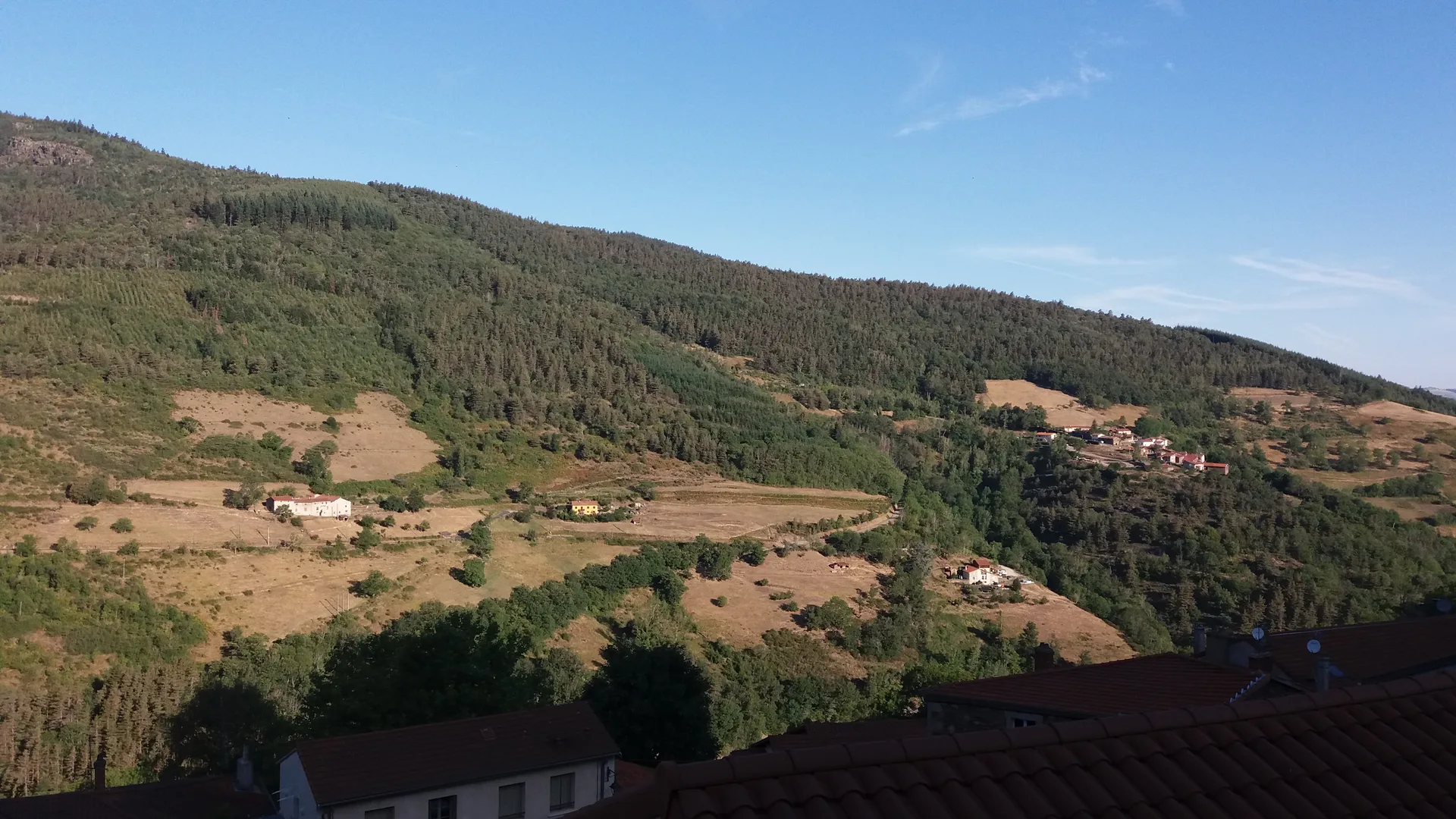 Barrage de la Rive à La Valla-en-Gier — À 1,0 km du lac