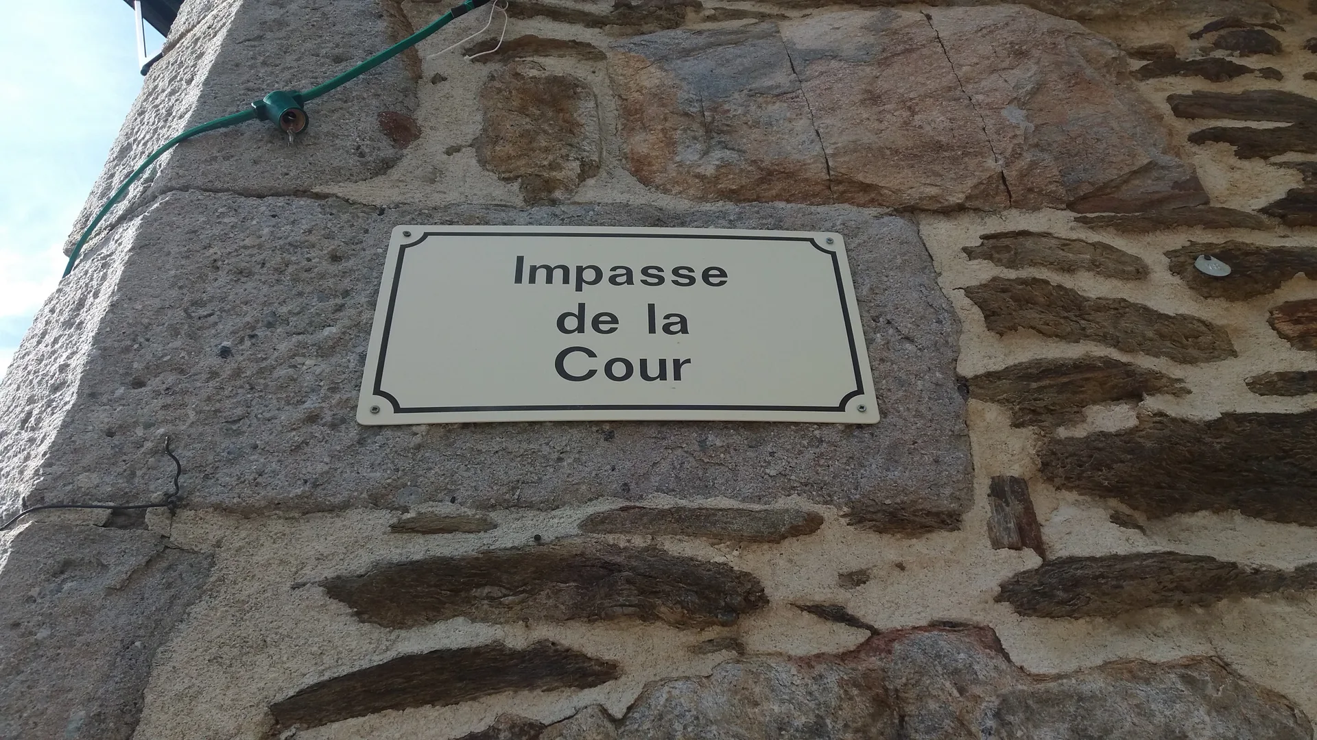 Barrage de la Rive à La Valla-en-Gier — À 1,0 km du lac