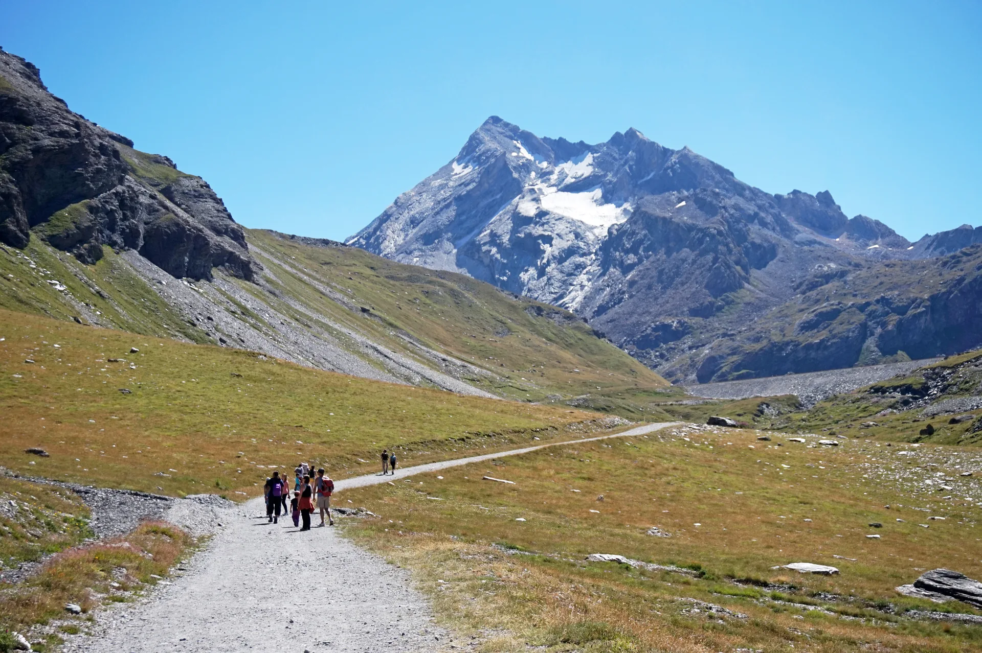 Barrage de la Sassière à Tignes — À 895 m du lac
