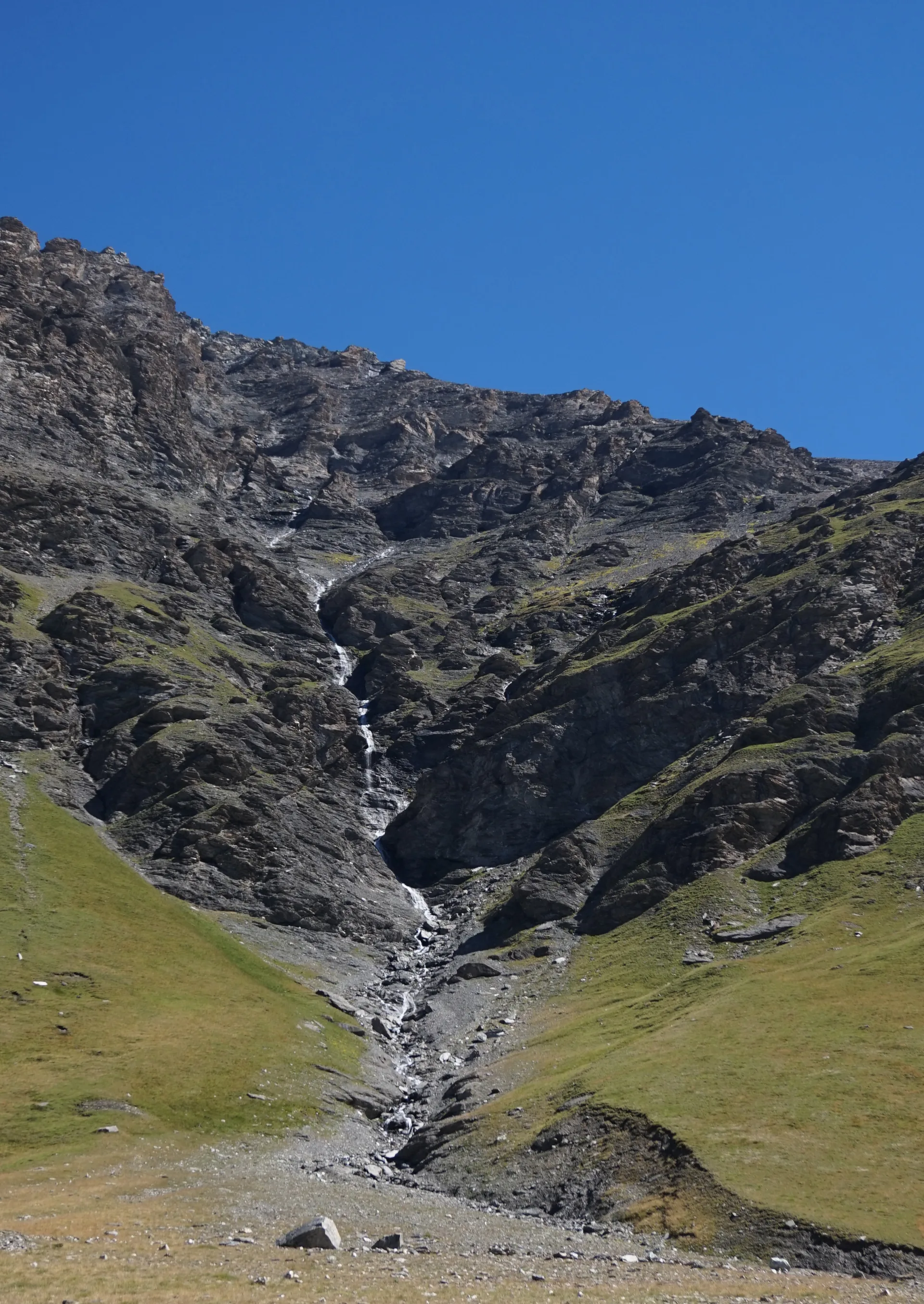 Barrage de la Sassière à Tignes — À 941 m du lac