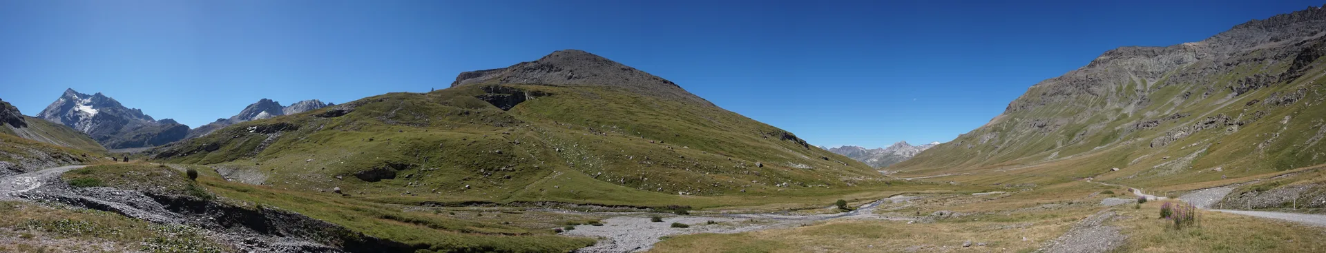Barrage de la Sassière à Tignes — À 850 m du lac