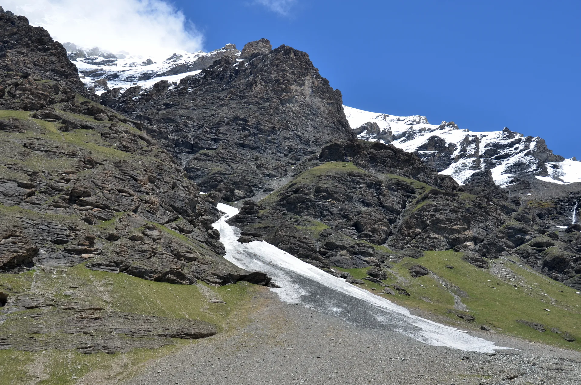 Barrage de la Sassière à Tignes — À 864 m du lac