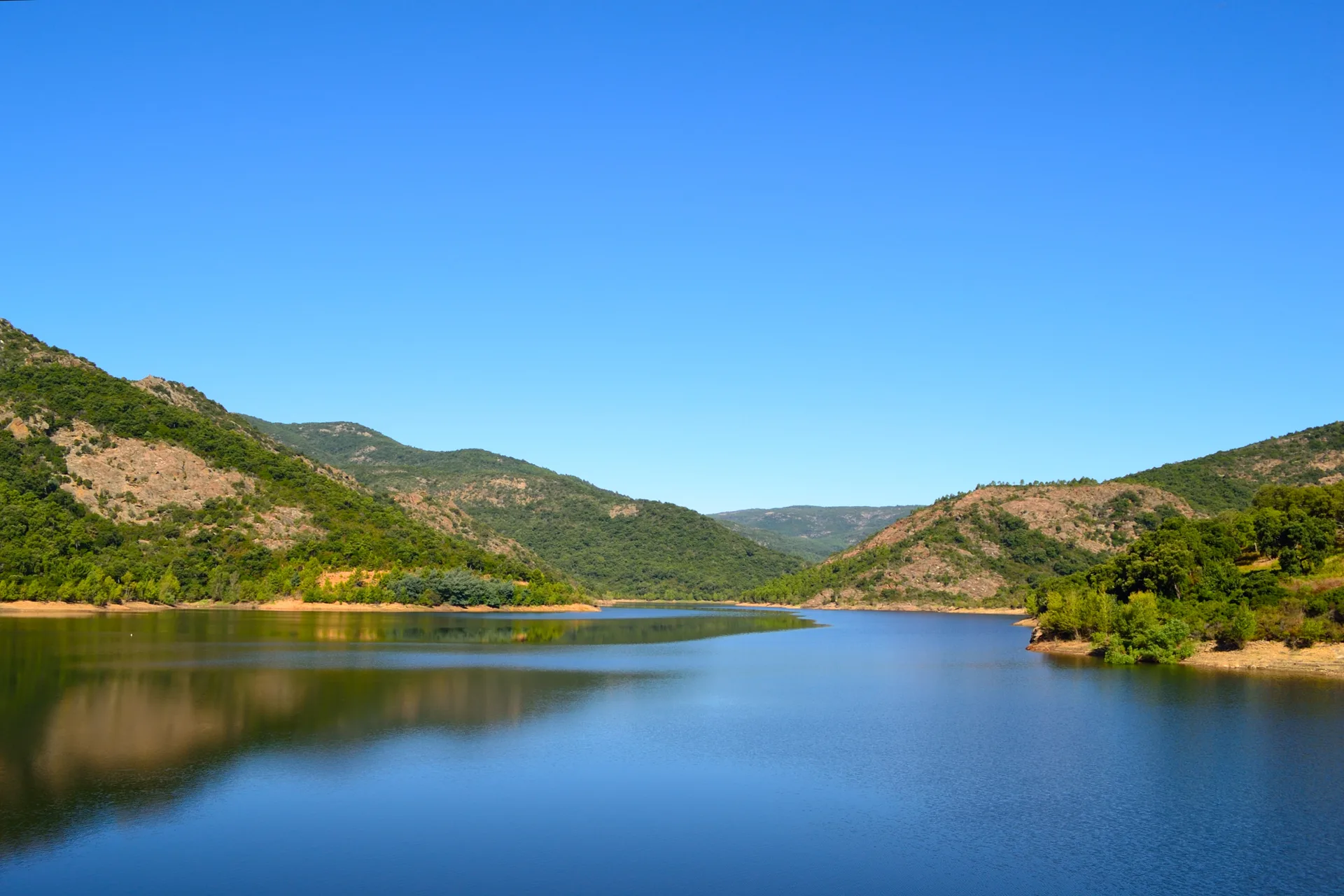 Barrage de la Verne à La Môle — Sur le lac