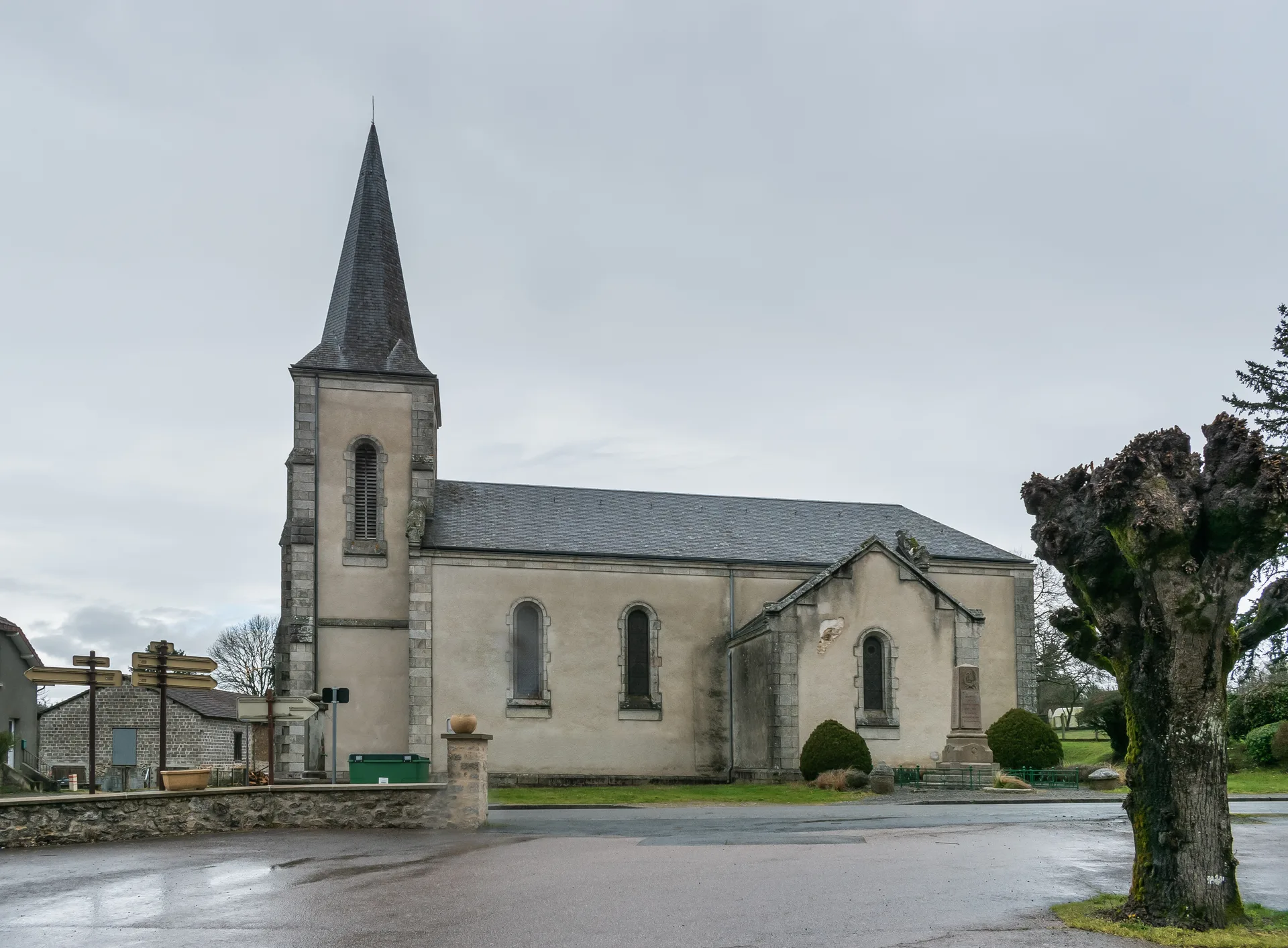 Barrage de Langleret à Saint-Denis-des-Murs — À 4,0 km du lac