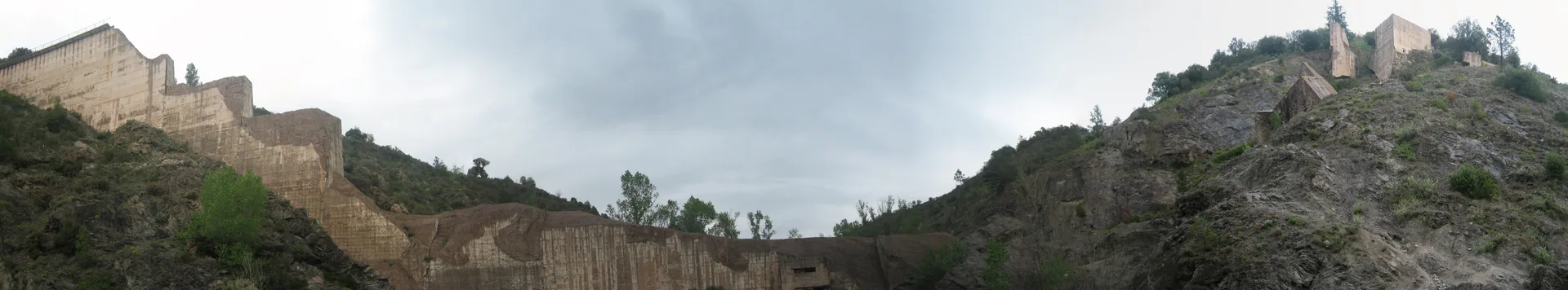 Barrage de Malpasset à Fréjus — Sur le lac