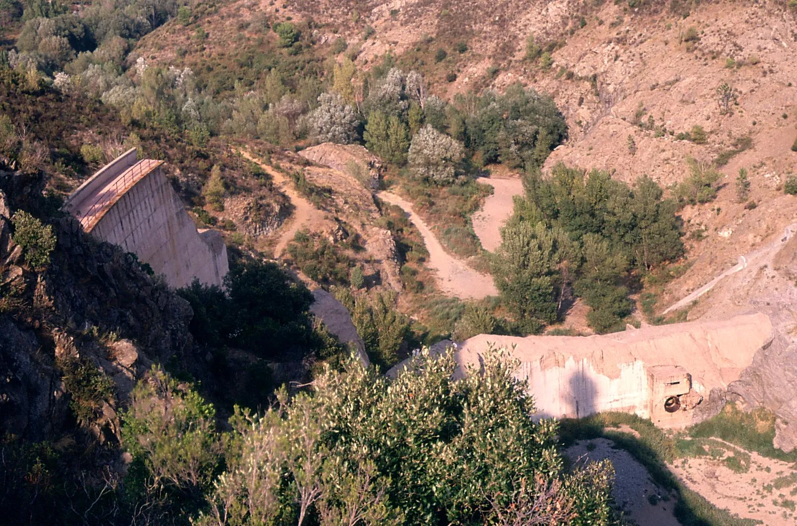 Barrage de Malpasset à Fréjus — Sur le lac