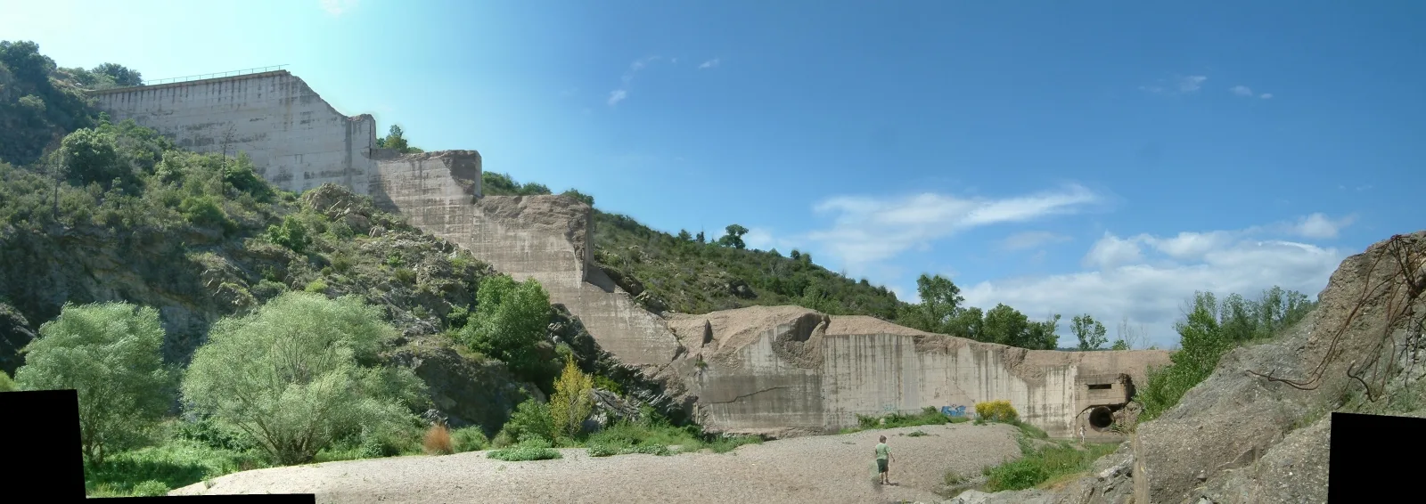 Barrage de Malpasset à Fréjus — Sur le lac