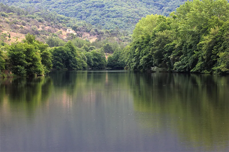 Barrage de Malpasset à Fréjus — À 3,0 km du lac