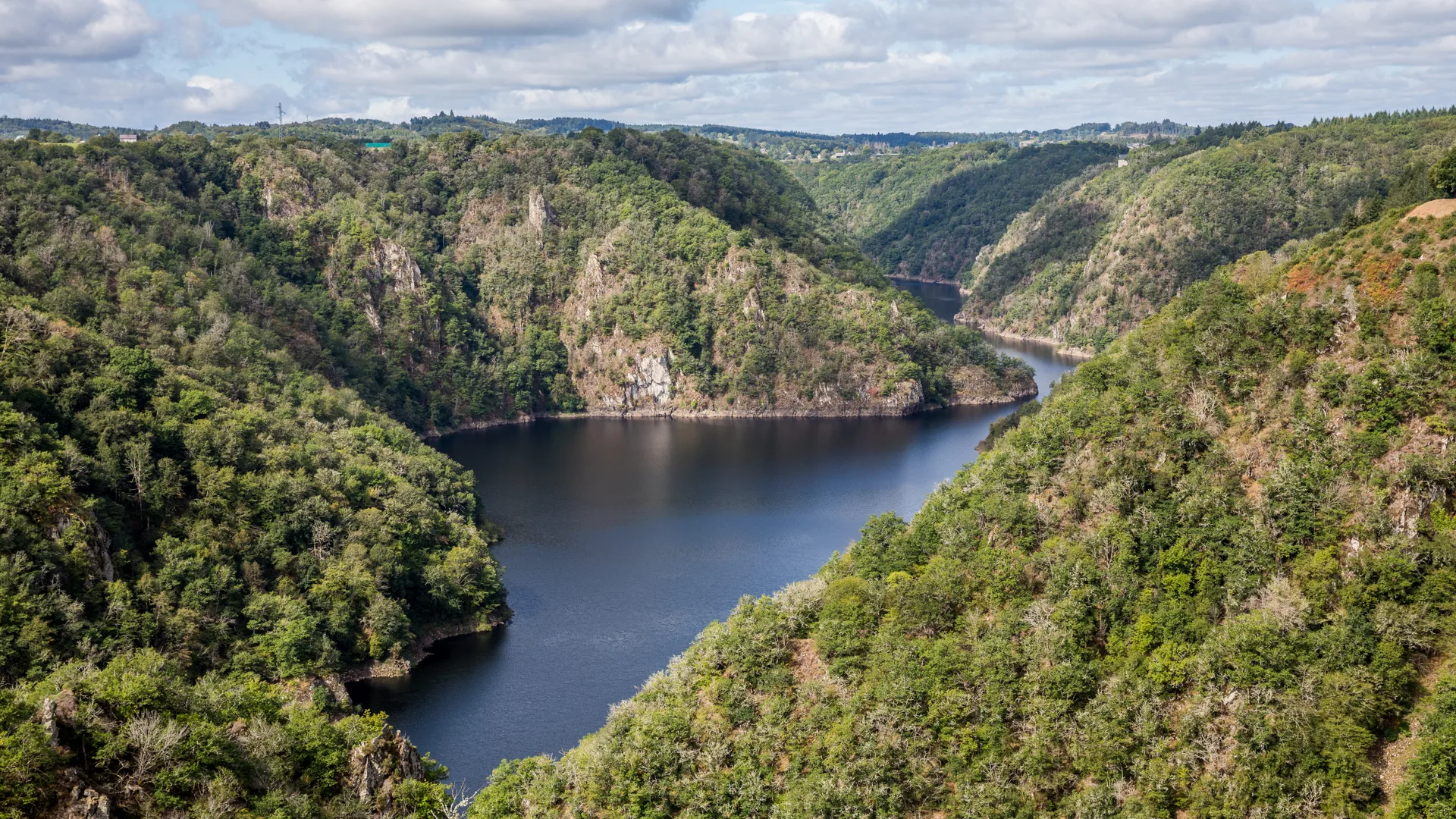 Barrage de Mareges à Saint-Pierre — À 3,0 km du lac