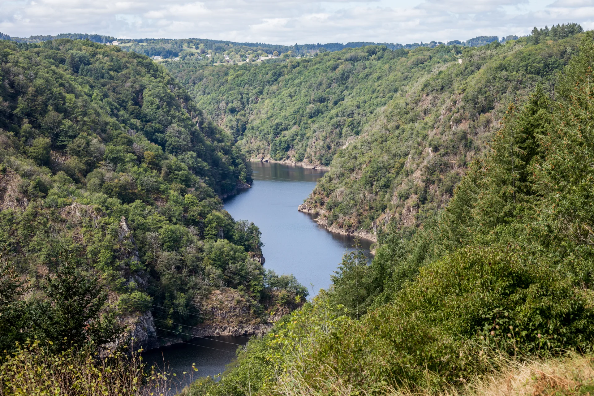 Barrage de Mareges à Saint-Pierre — À 2,9 km du lac