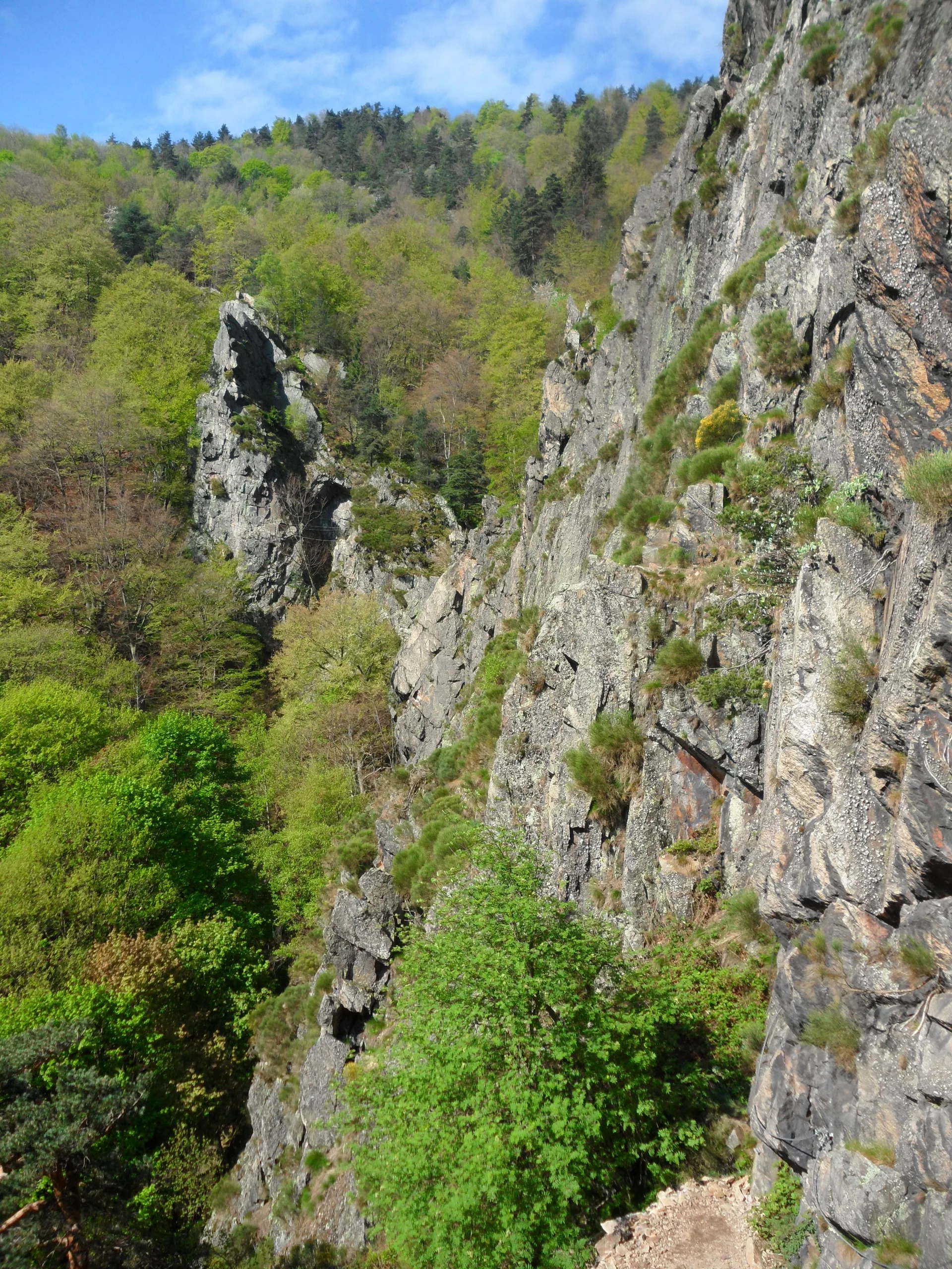 Barrage de Planfoy à Planfoy — À 1,9 km du lac