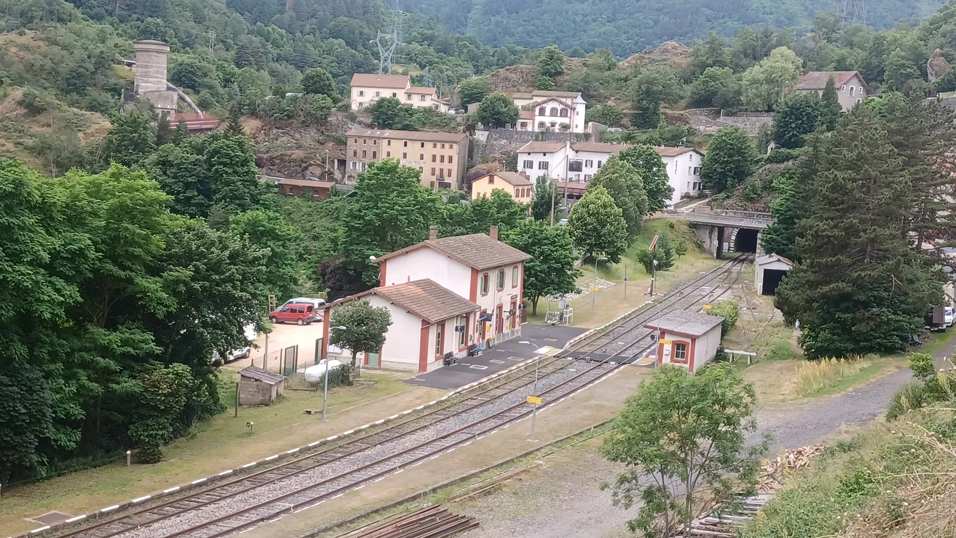 Barrage de Poutes Alleyras à Alleyras — À 3,1 km du lac