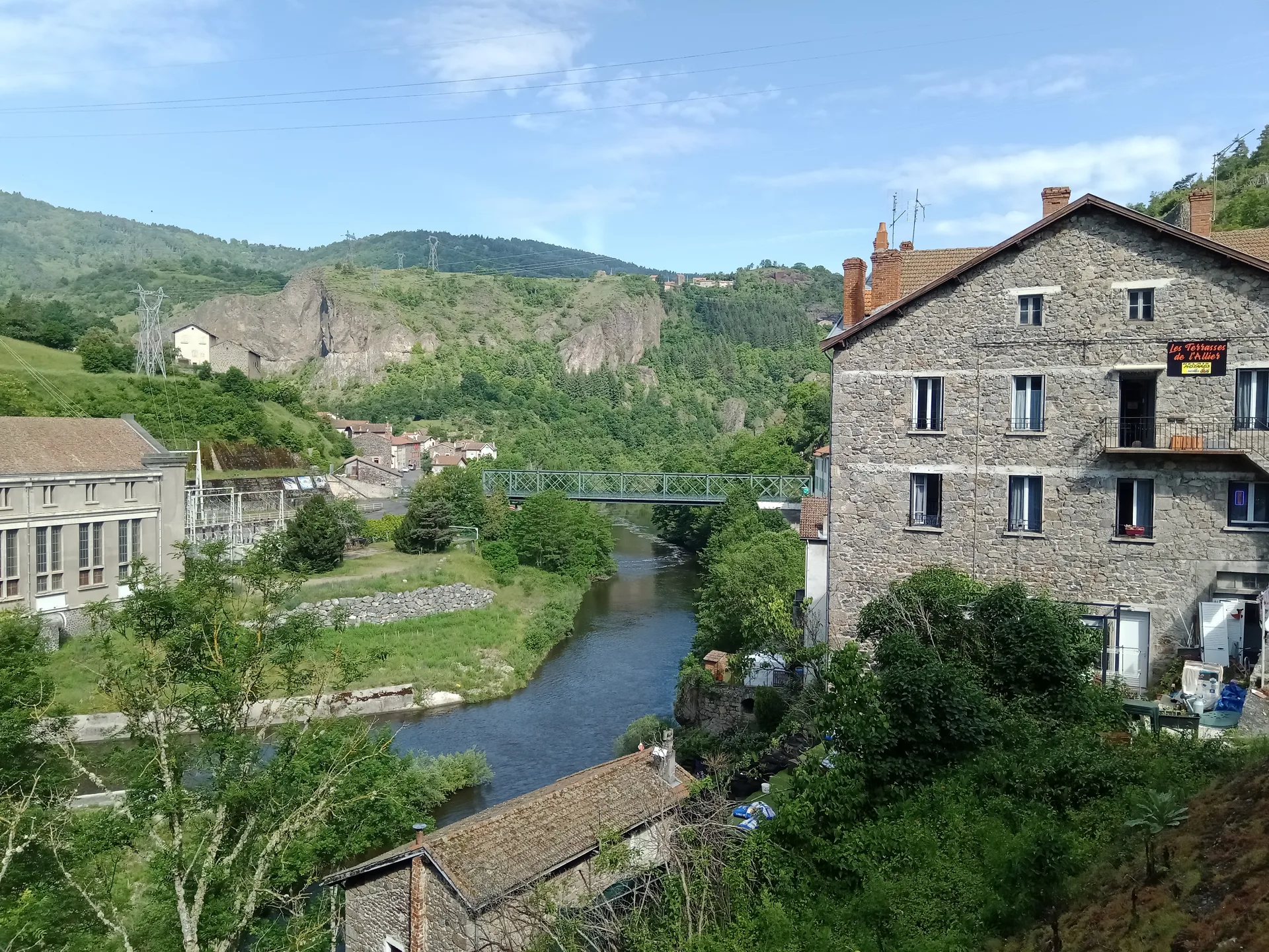 Barrage de Poutes Alleyras à Alleyras — À 3,1 km du lac