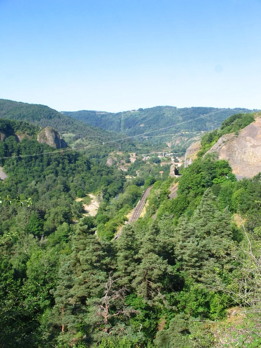 Barrage de Poutes Alleyras à Alleyras — À 2,8 km du lac
