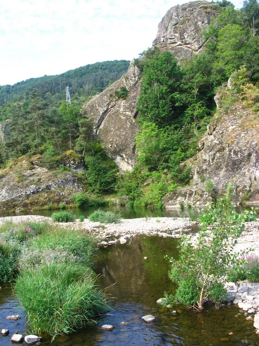 Barrage de Poutes Alleyras à Alleyras — À 3,0 km du lac