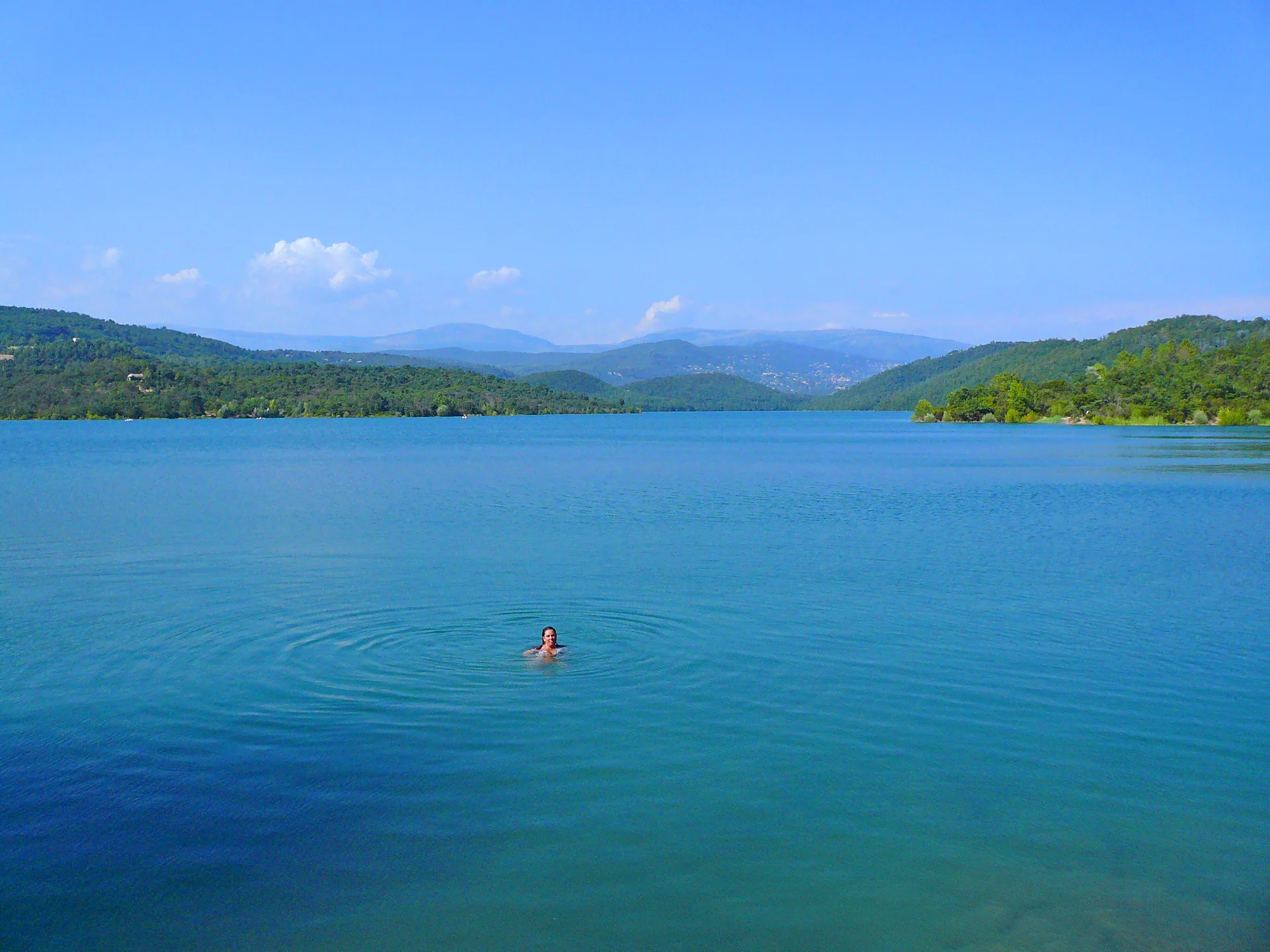 Barrage de Saint-Cassien à Tanneron — À 2,0 km du lac