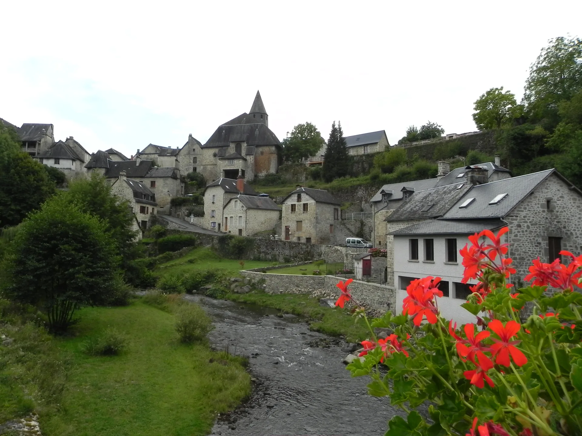 Barrage des Bariousses à Treignac — À 2,1 km du lac
