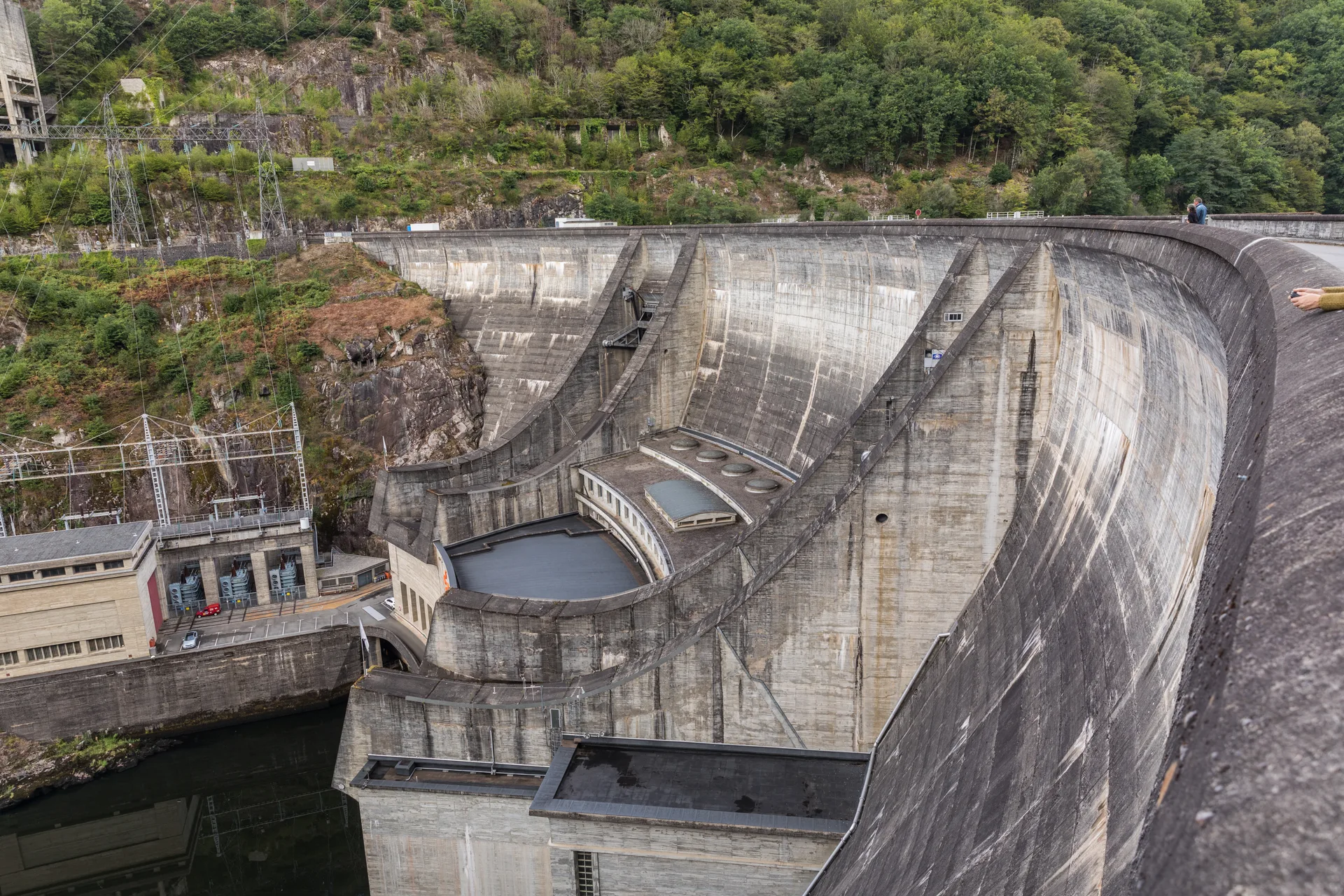 Barrage du Chastang à Saint-Martin-la-Méanne — À 230 m du lac