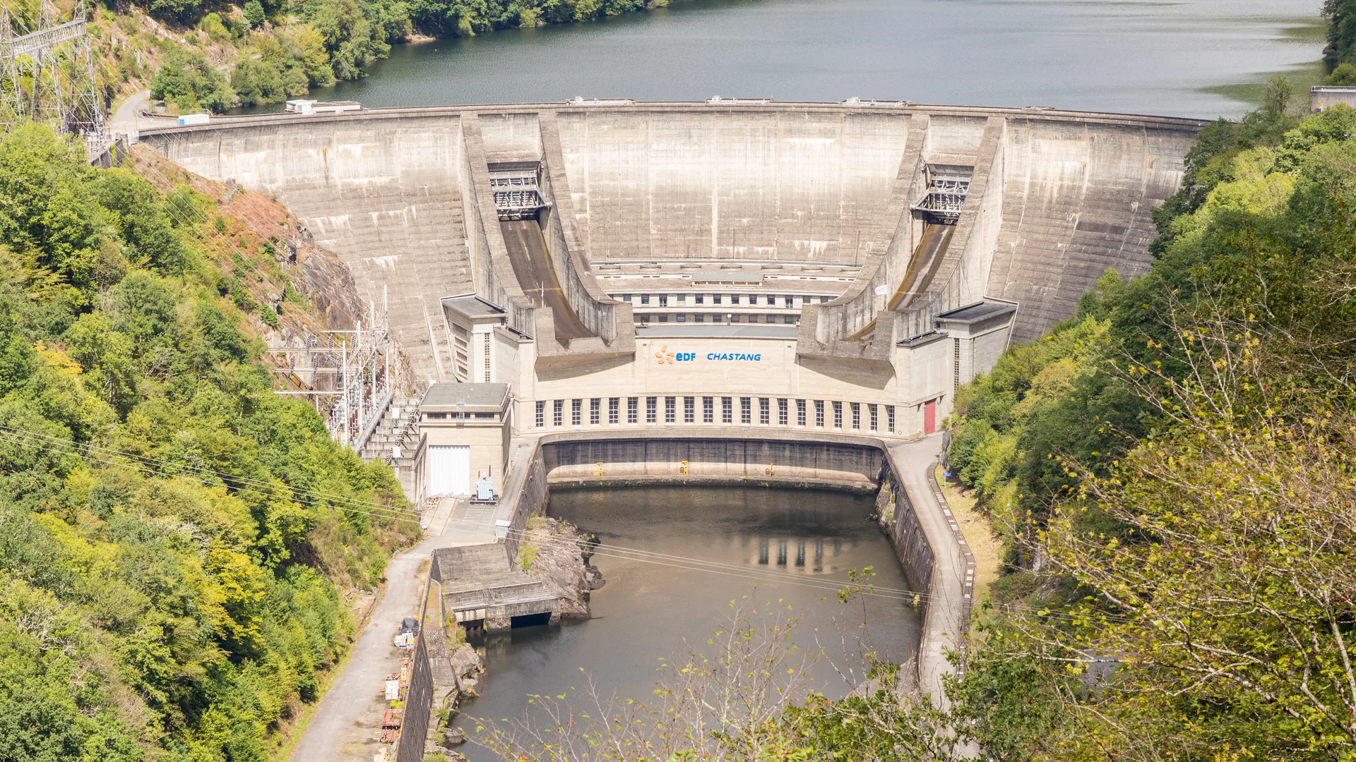 Barrage du Chastang à Saint-Martin-la-Méanne — À 719 m du lac