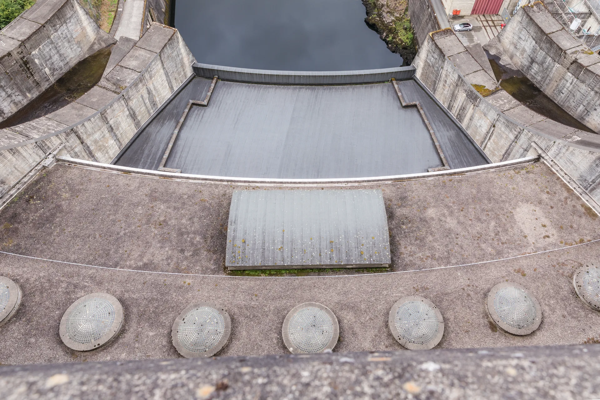 Barrage du Chastang à Saint-Martin-la-Méanne — Sur le lac