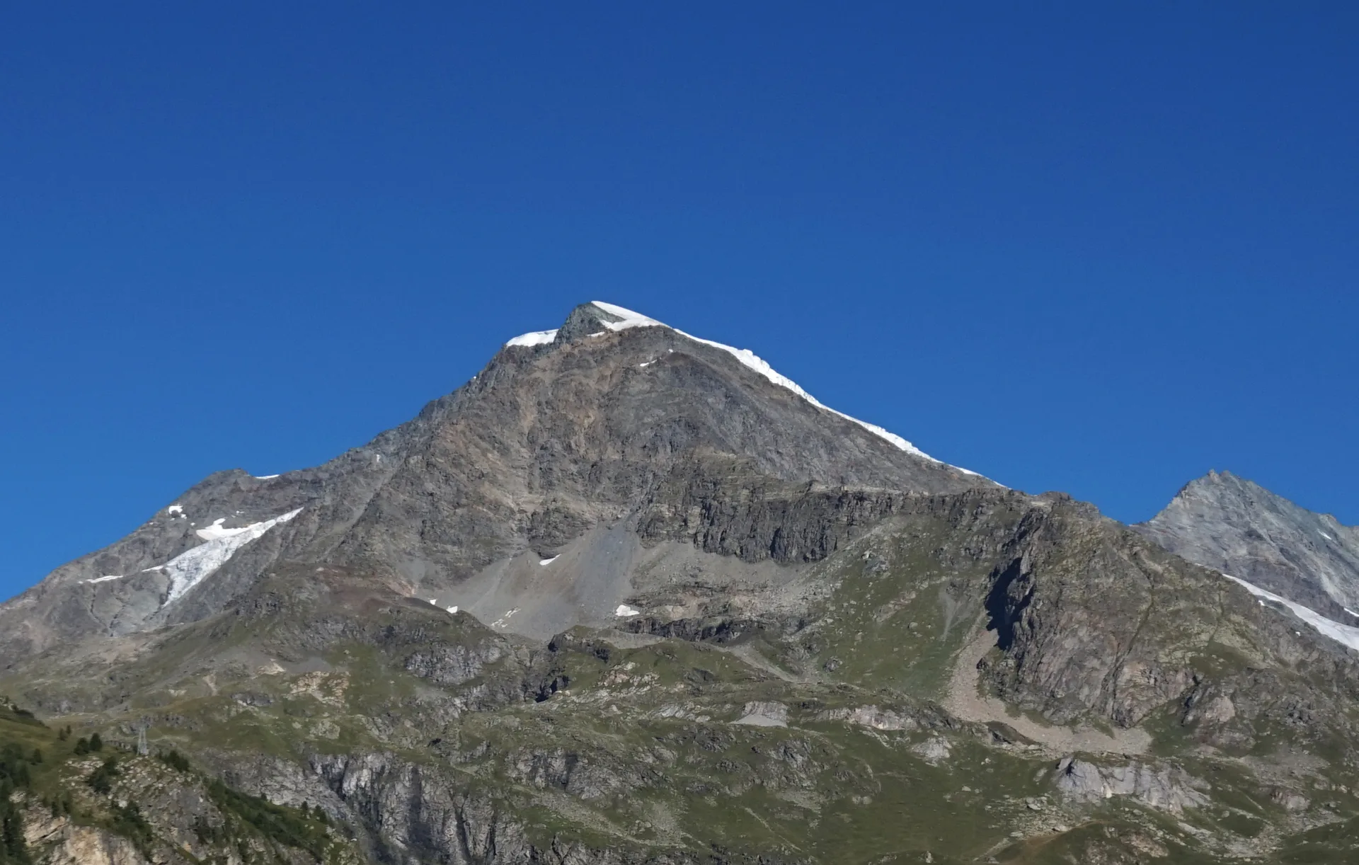 Barrage du Chevril ou de Tignes à Tignes — Sur le lac