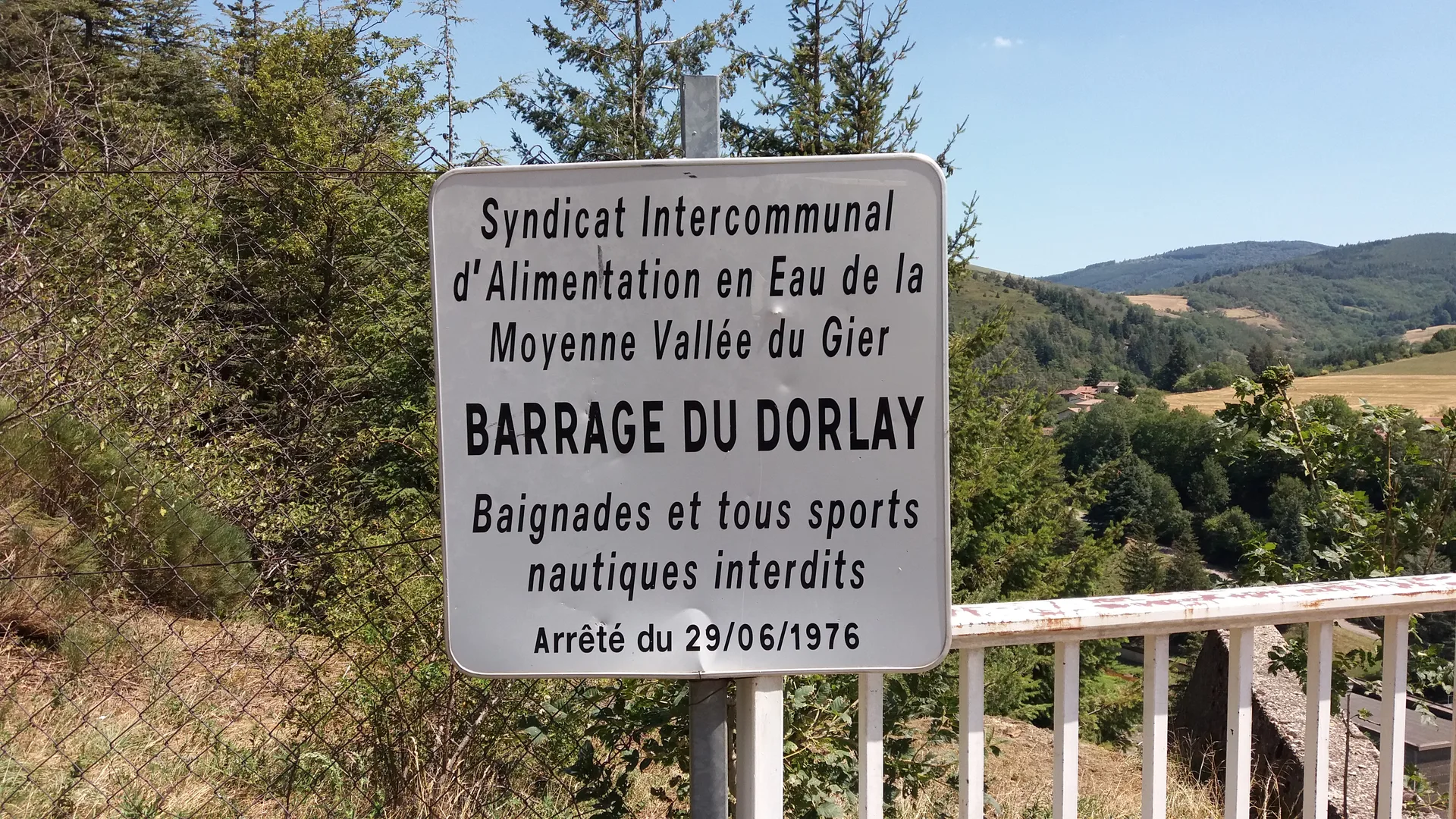 Barrage du Dorlay à Doizieux — À 205 m du lac