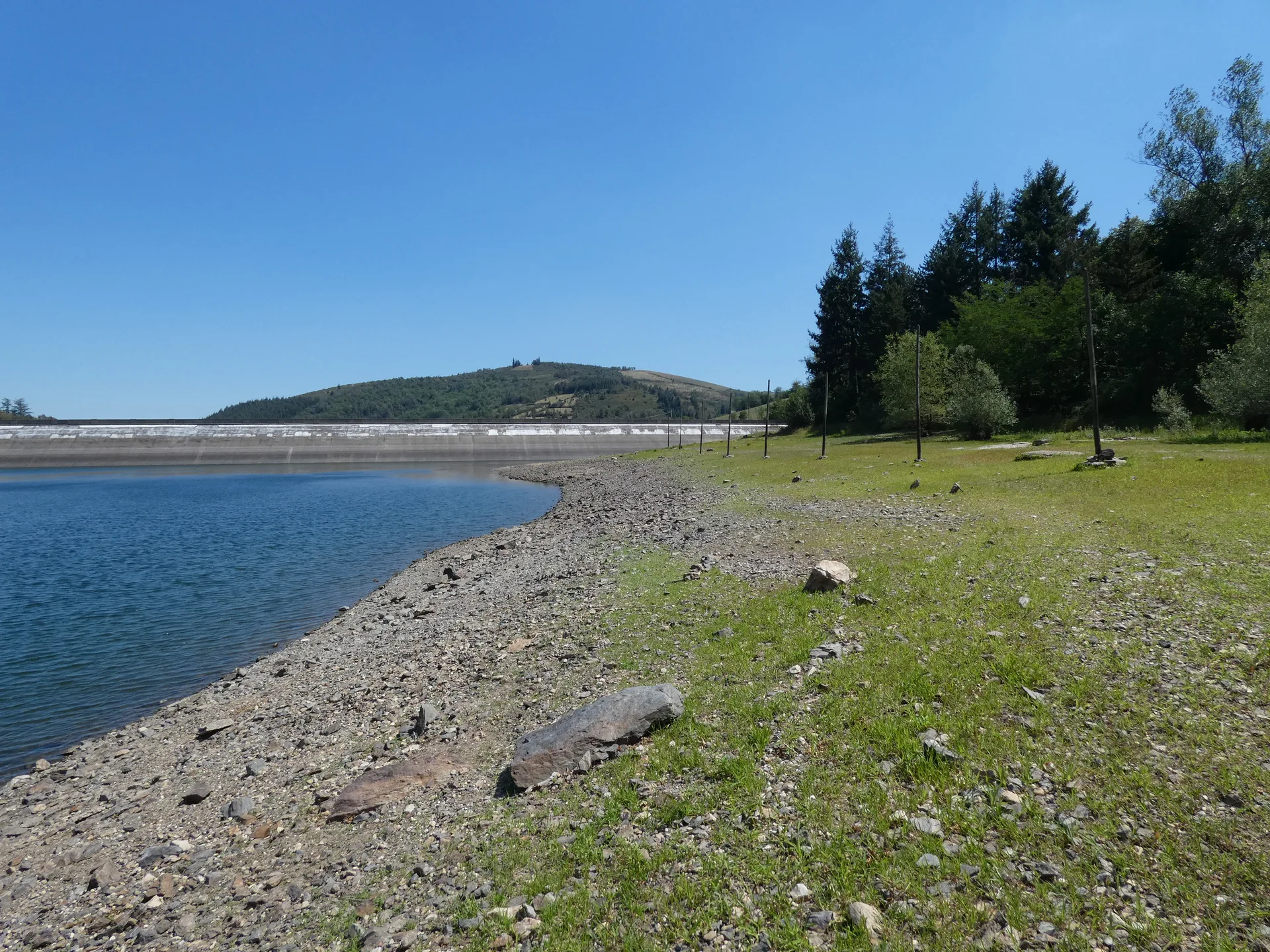 Barrage du Dorlay à Doizieux — Sur le lac