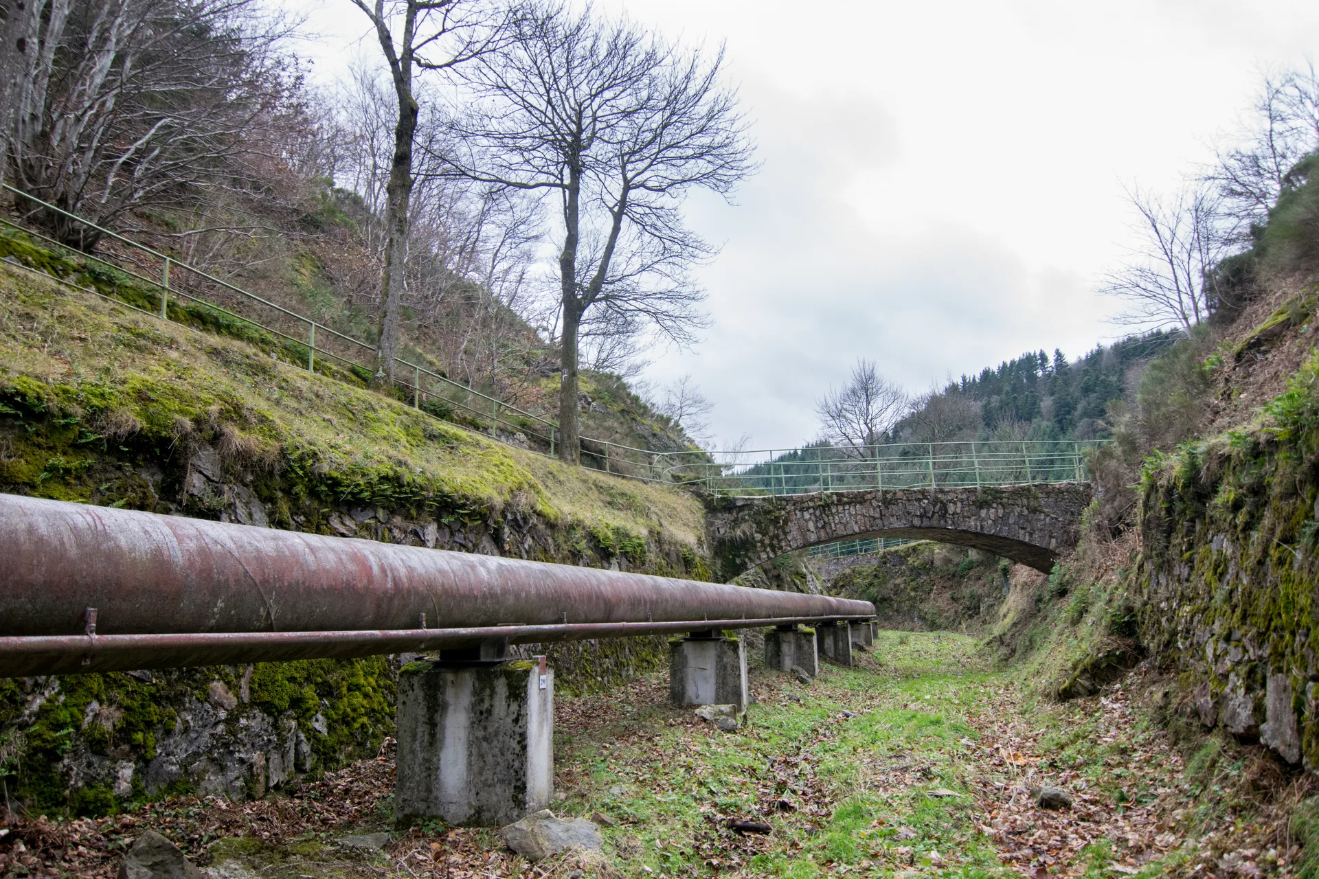 Barrage du Gouffre d'Enfer à Saint-Étienne — Sur le lac