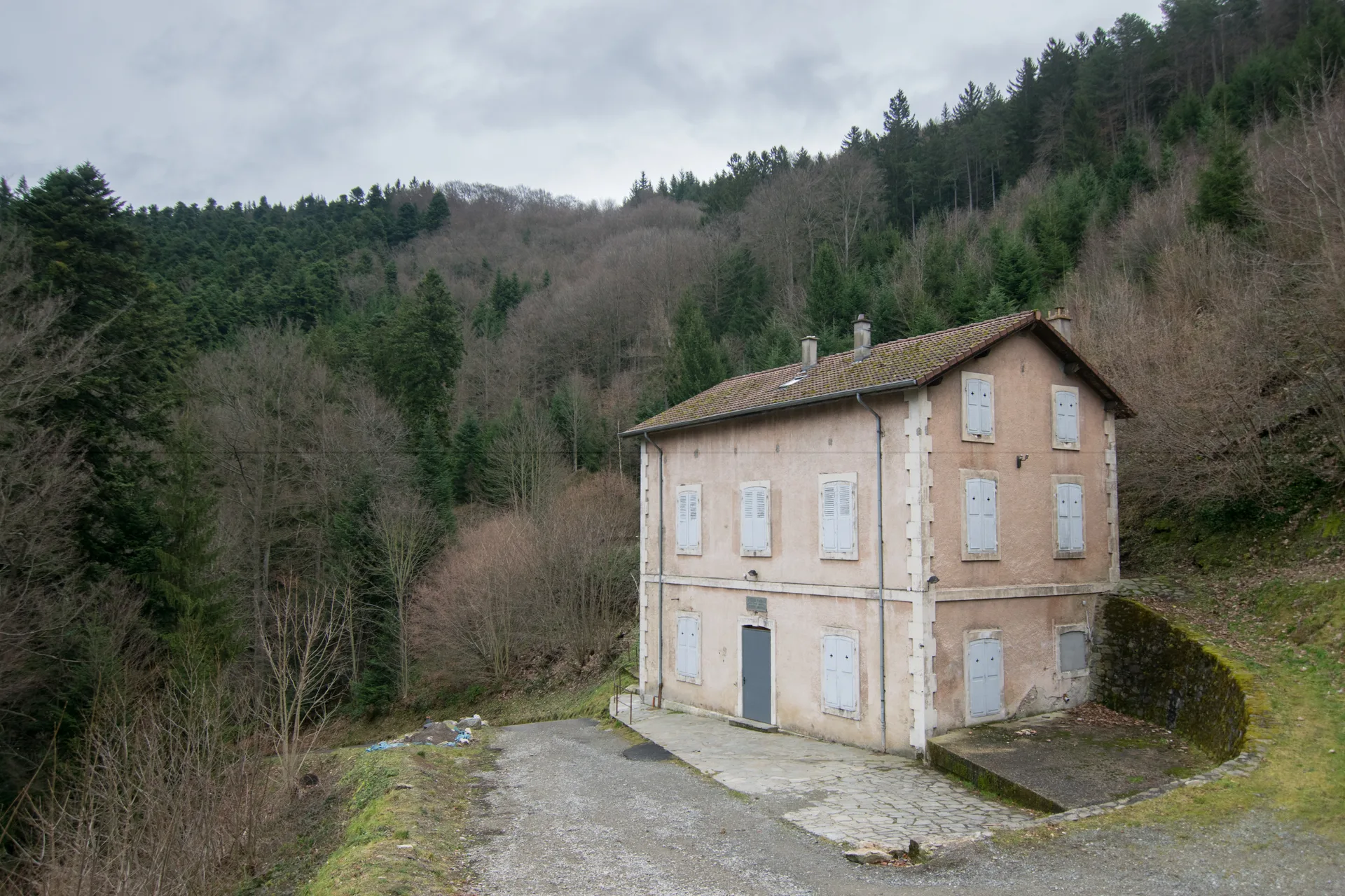 Barrage du Gouffre d'Enfer à Saint-Étienne — Sur le lac