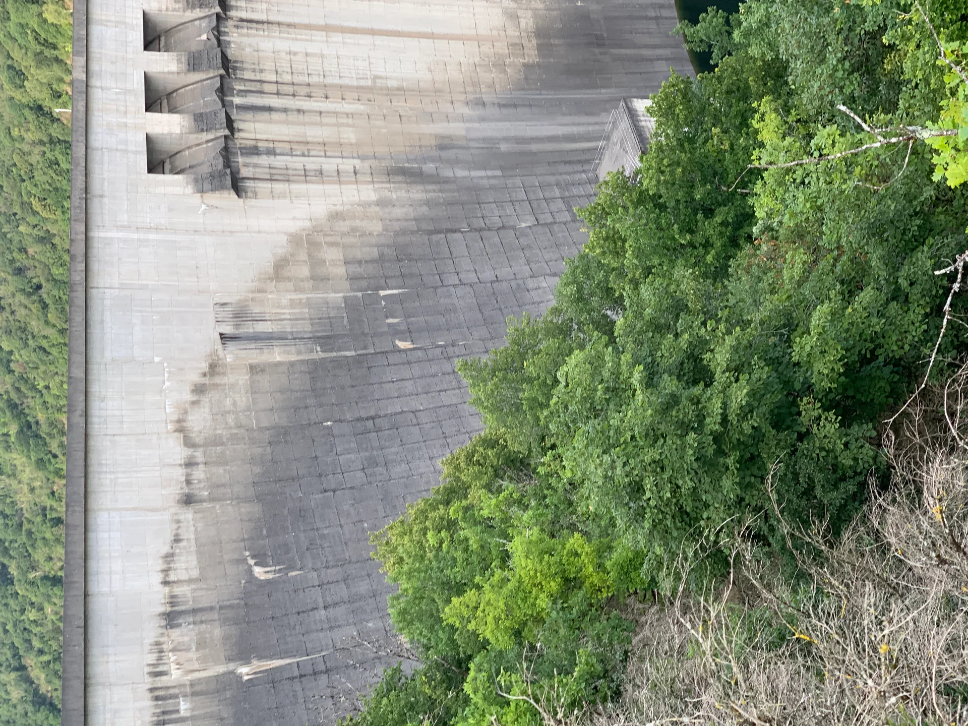 Barrage du Saint Mortier à Cernon — Sur le lac