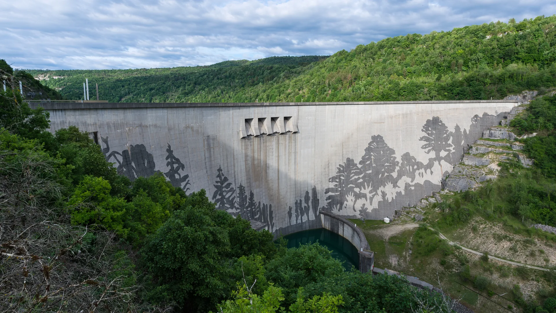 Barrage du Saint Mortier à Cernon — Sur le lac