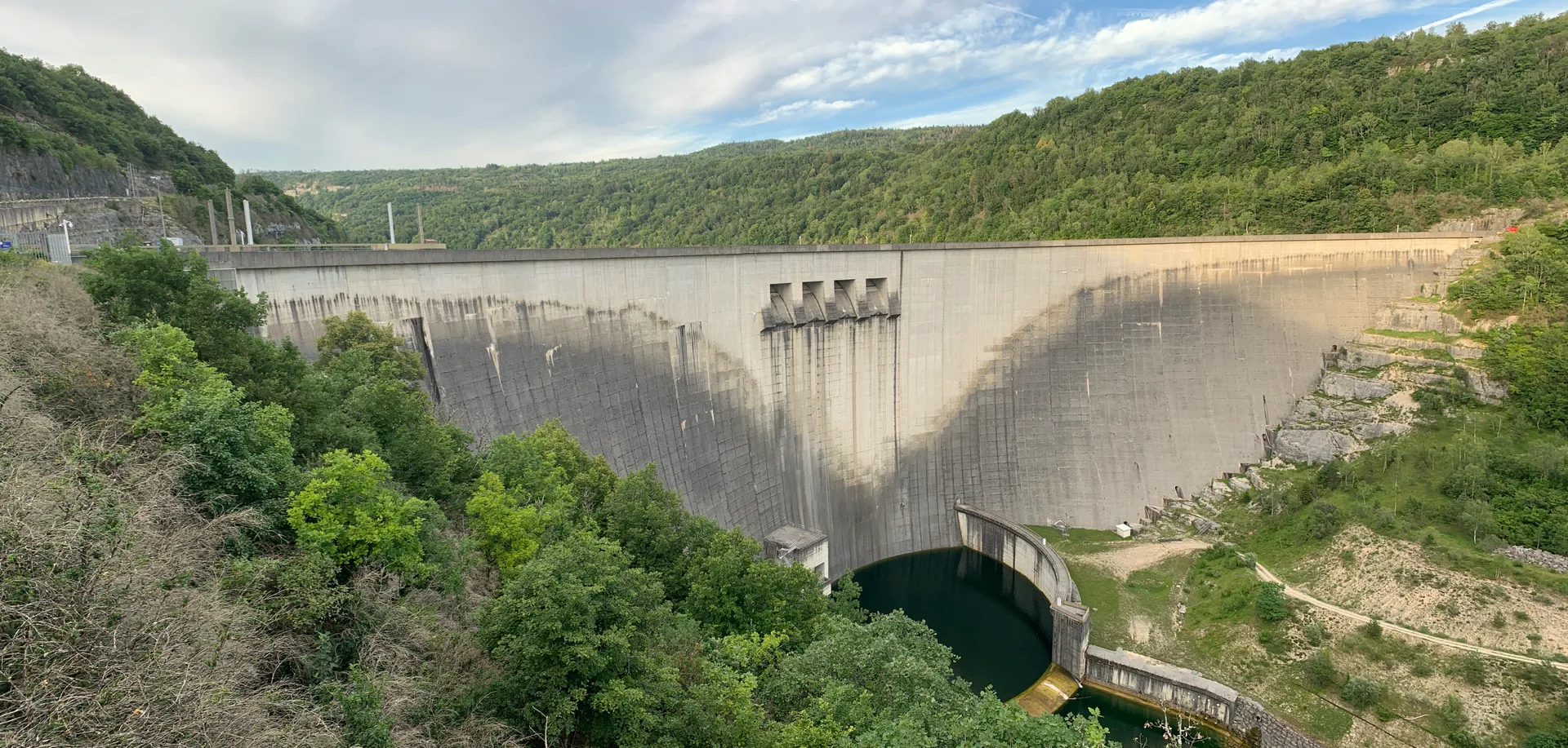 Barrage du Saint Mortier à Cernon — Sur le lac