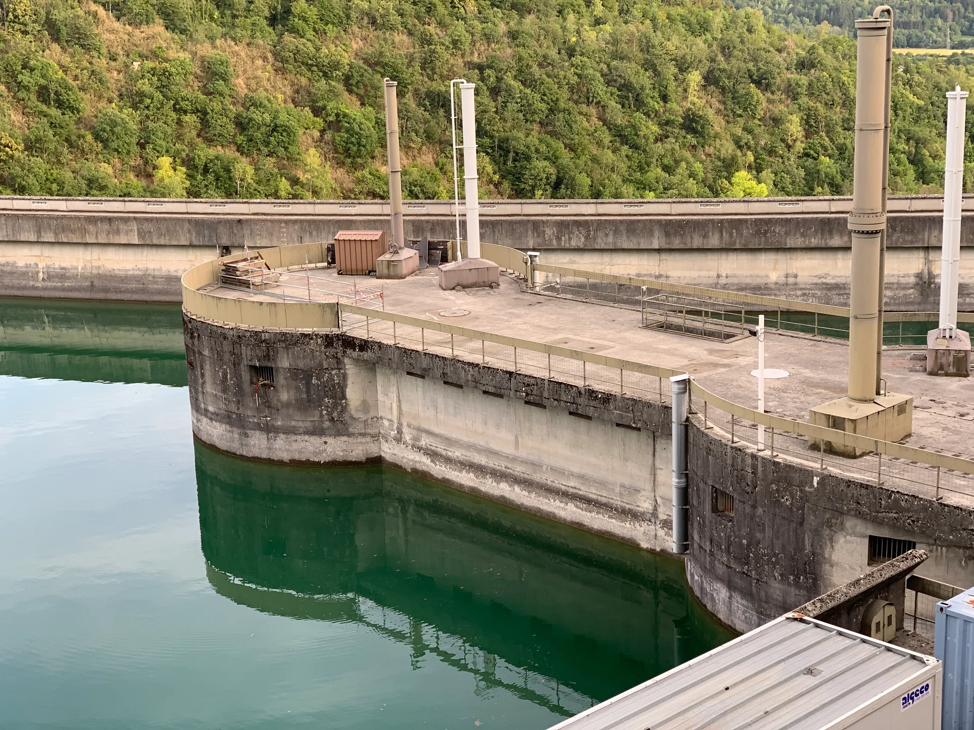 Barrage du Saint Mortier à Cernon — Sur le lac