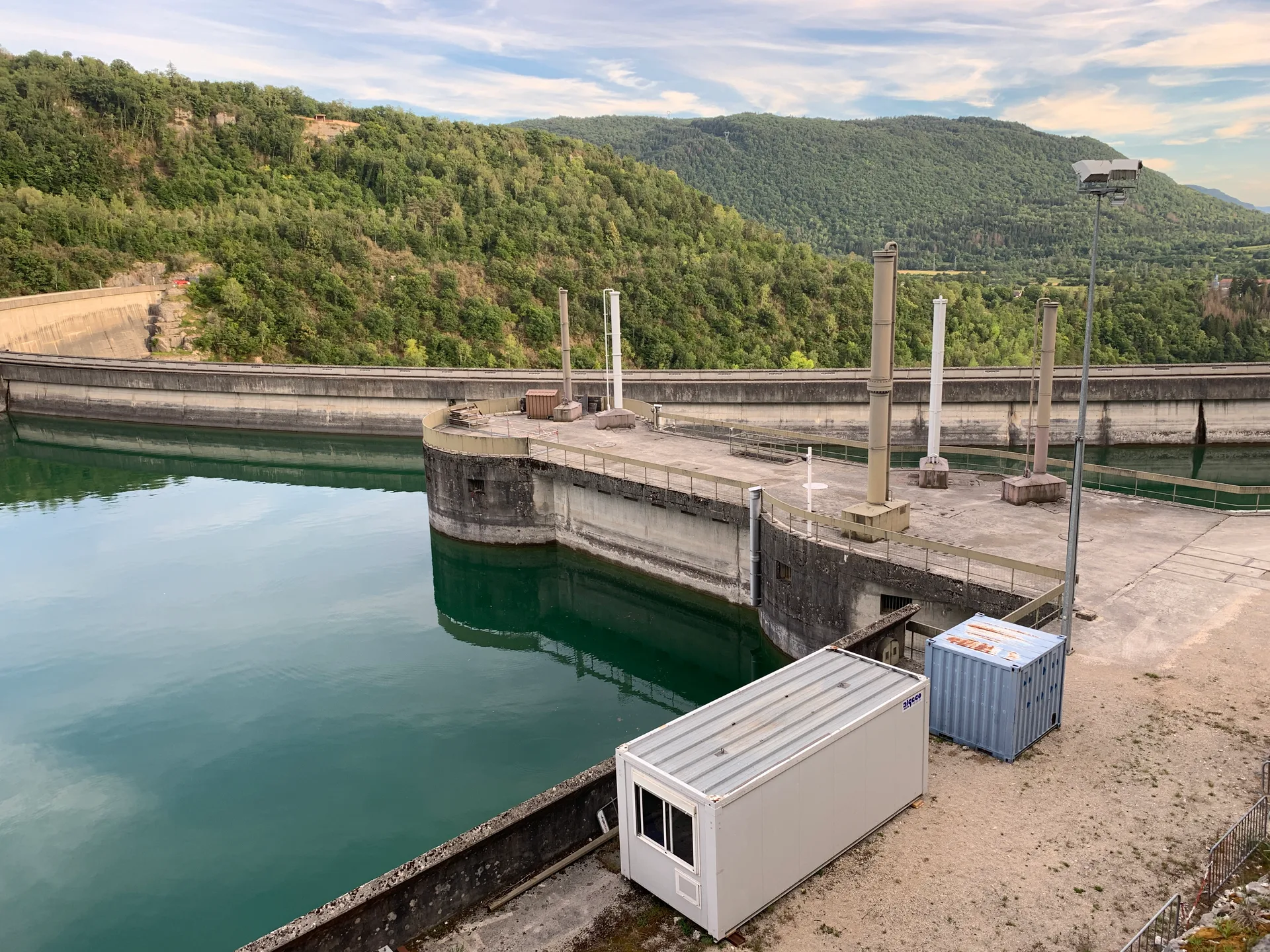 Barrage du Saint Mortier à Cernon — Sur le lac